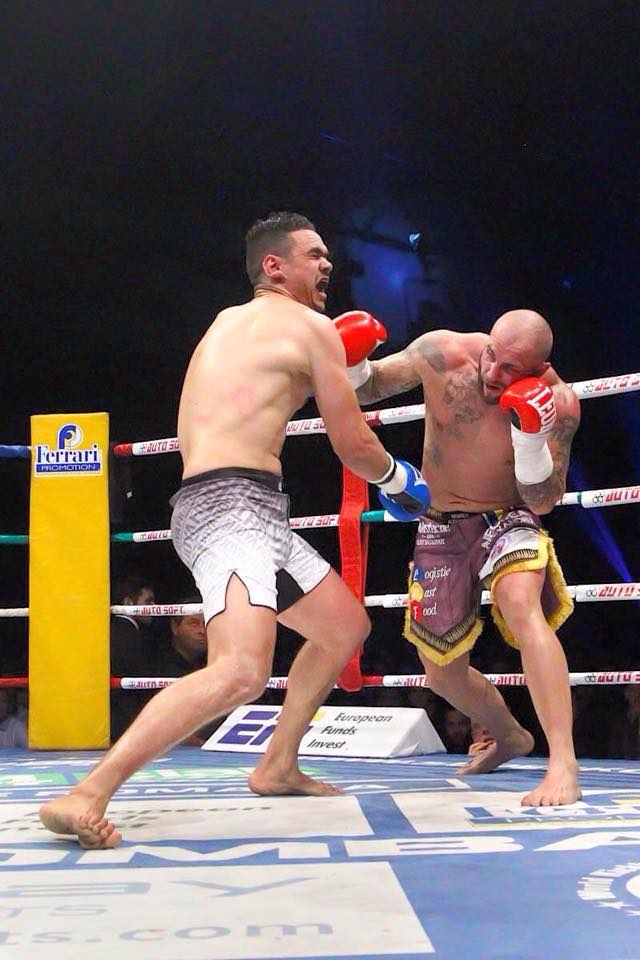 Visa să îi calce pe urme lui Ilie Dumitrescu, l-a avut coleg pe Lucian Bute, iar acum are un nume! Alexandru Negrea, revelaţia anului 2015 în Superkombat