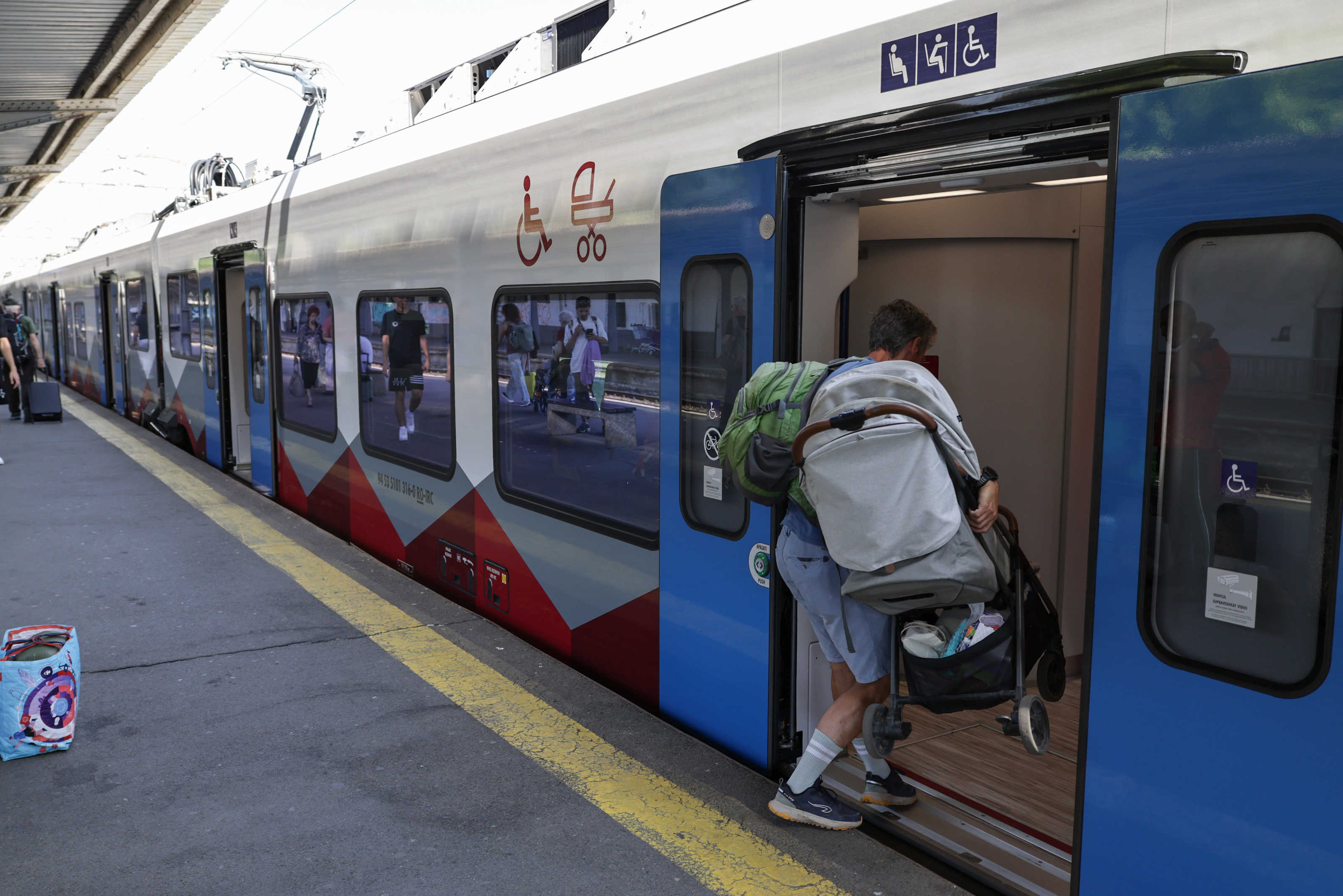 Icoane, merdenele și chiloți. Între istorie și mizerie: ce s-a ales de una dintre cele mai importante clădiri din București