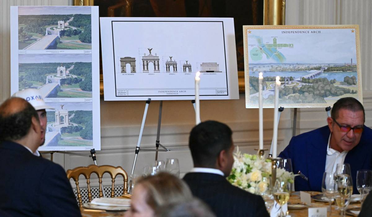 Donald Trump vrea propriul Arc de Triumf, lângă un cimitir: „Pentru mine - va fi superb”. Cum arată monumentul în variantă mică, medie și mare | VIDEO