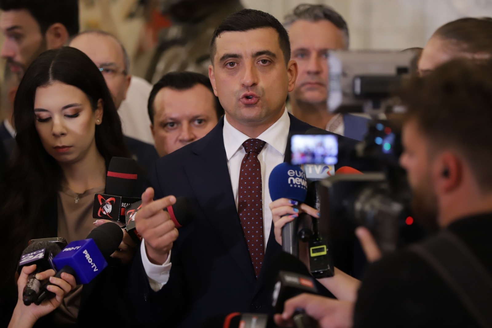 Apogeul rușinii politice. AUR și partenerii săi au bătut recordul minimului de voturi la o moțiune de cenzură