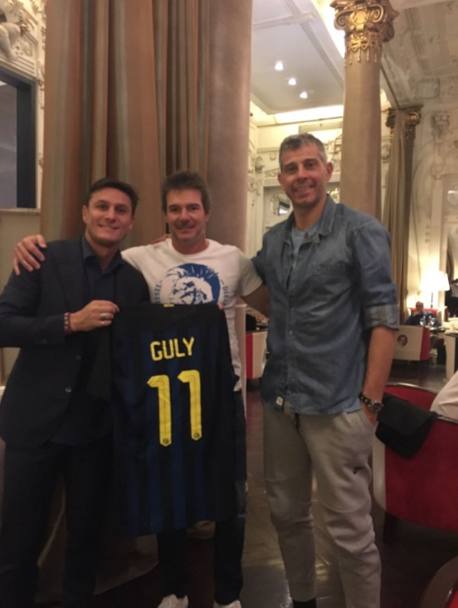 Cristi Chivu, la retragerea din fotbal a lui Diego Milito. Interul din 2010 s-a reunit la ordinul ”Principelui” / GALERIE FOTO