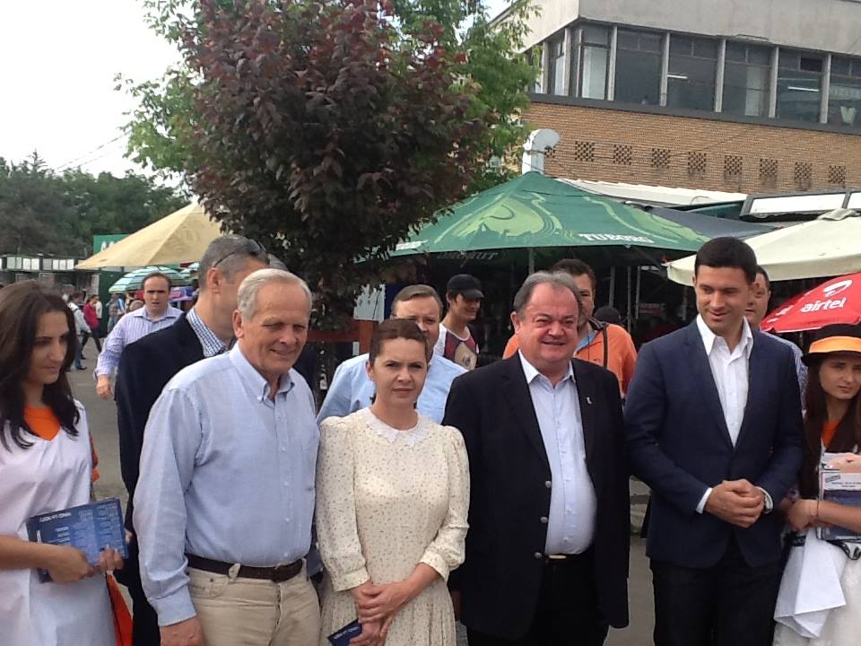 Atunci și acum / Theodor Stolojan, economistul care a ajuns premier după Mineriadă; S-a retras din cursa pentru Cotroceni, după momentul: ”Dragă Stolo”