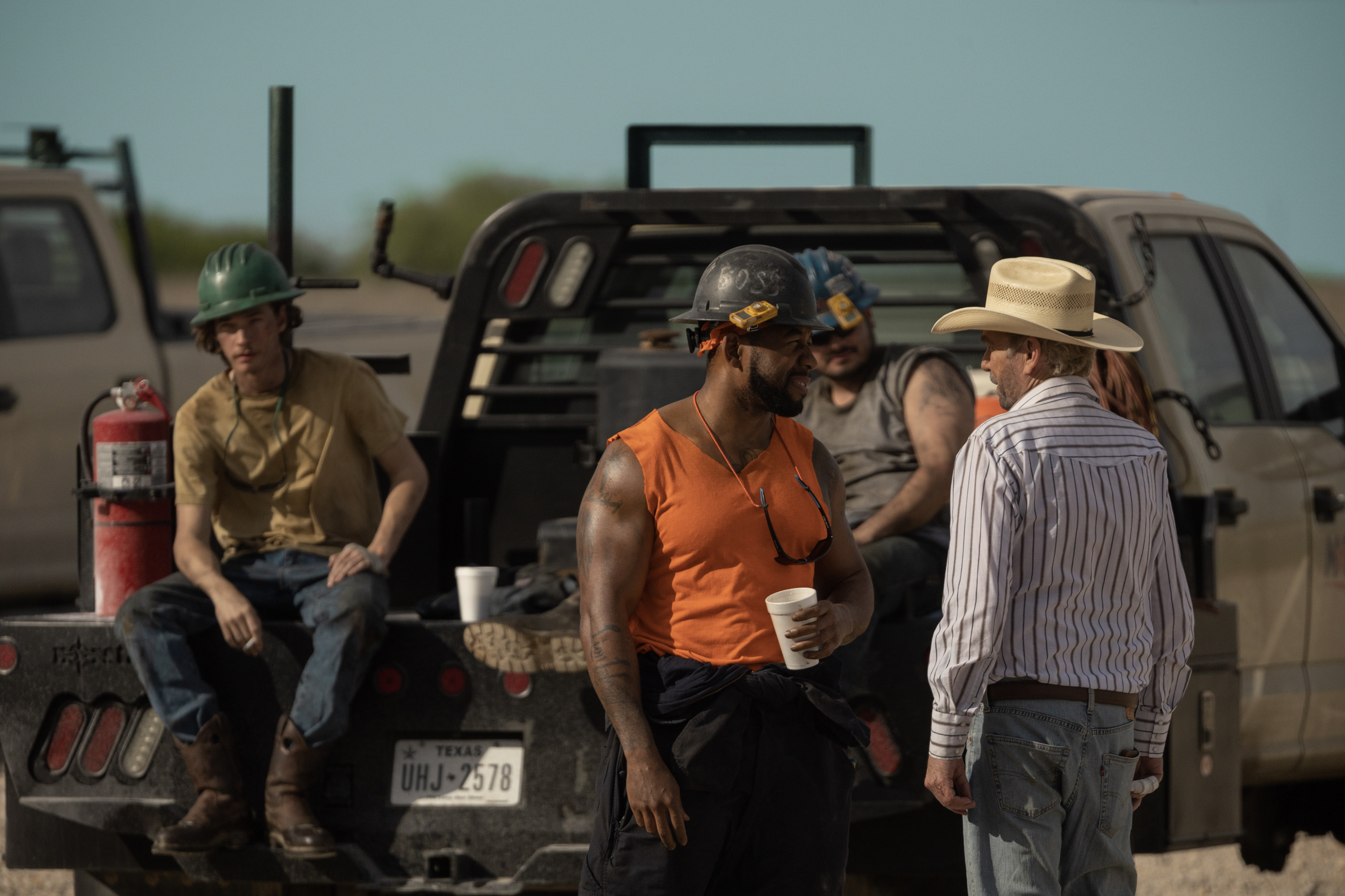„Omul petrolului”, o incursiune explozivă în lumea petrolului semnată Taylor Sheridan. Toate motivele pentru care trebuie să vezi serialul de pe SkyShowtime  