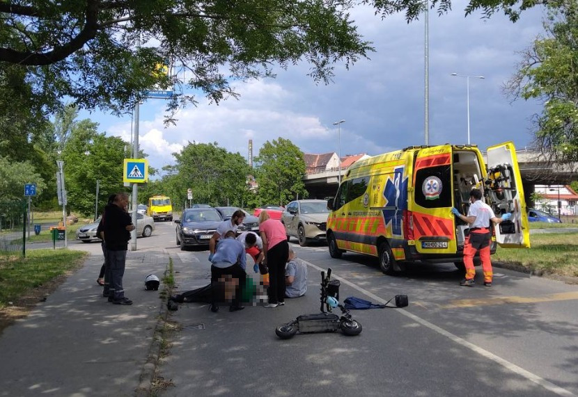 Elgázolta a zebrán az idős bácsit a száguldozó rolleres Óbudán, majd elmenekült – Megszólalt az áldozat lánya, szemtanúkat keres