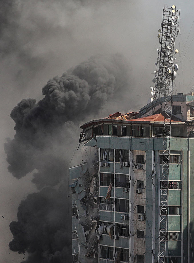 Armata israeliană a distrus o clădire din Gaza în care erau sediile AP și Al Jazeera