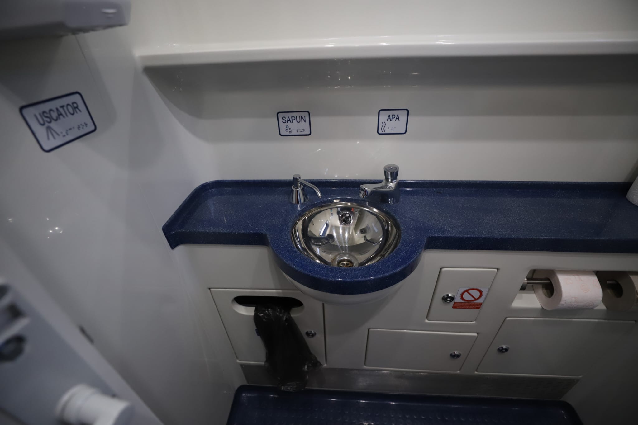Viteză, confort și lift pentru persoane cu dizabilități. Primul tren modernizat complet circulă de astăzi pe ruta București-Constanța
