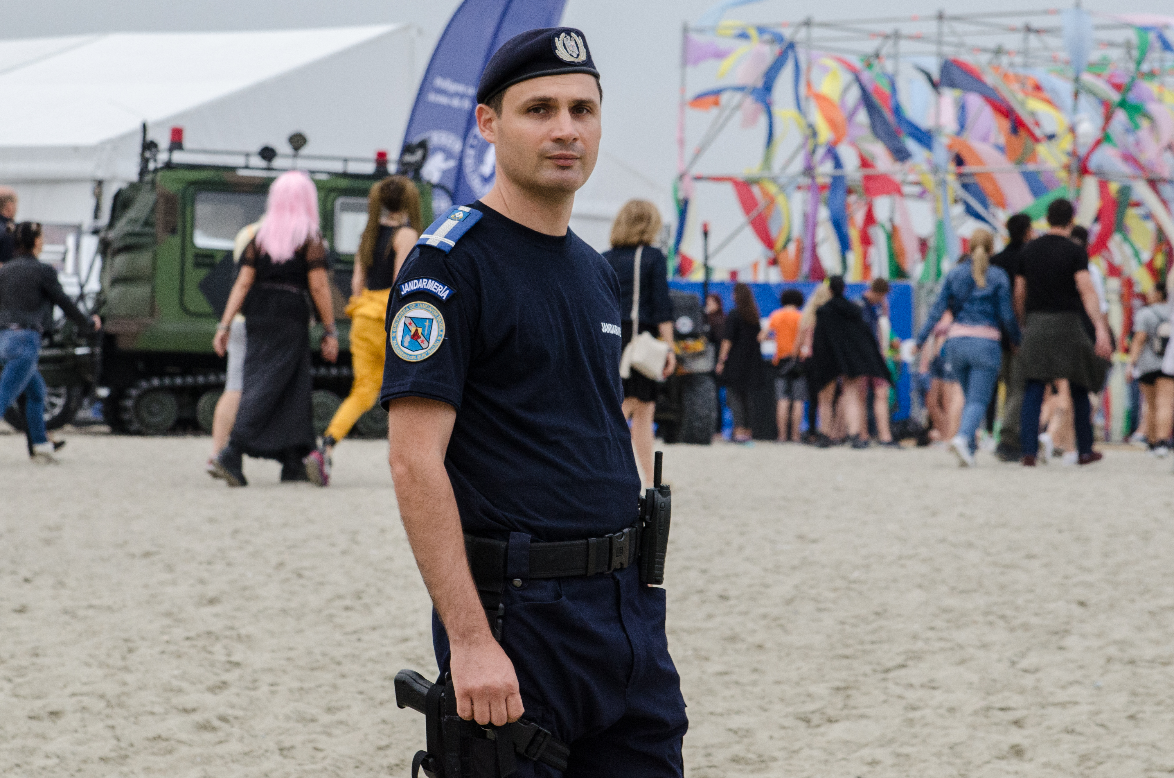REPORTAJ / Viață de jandarm: maiorul Tiberiu Baciu a instruit polițiștii afgani, a ajutat la inundații și a asigurat ordinea la Neversea