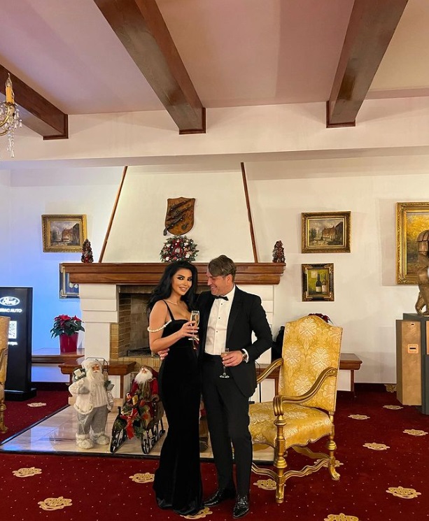 Syda s-a afișat oficial cu Raluca Paraschiv, de Revelion. Cine e și cu ce se ocupă femeia de care e îndrăgostit fostul ginere al lui Traian Băsescu