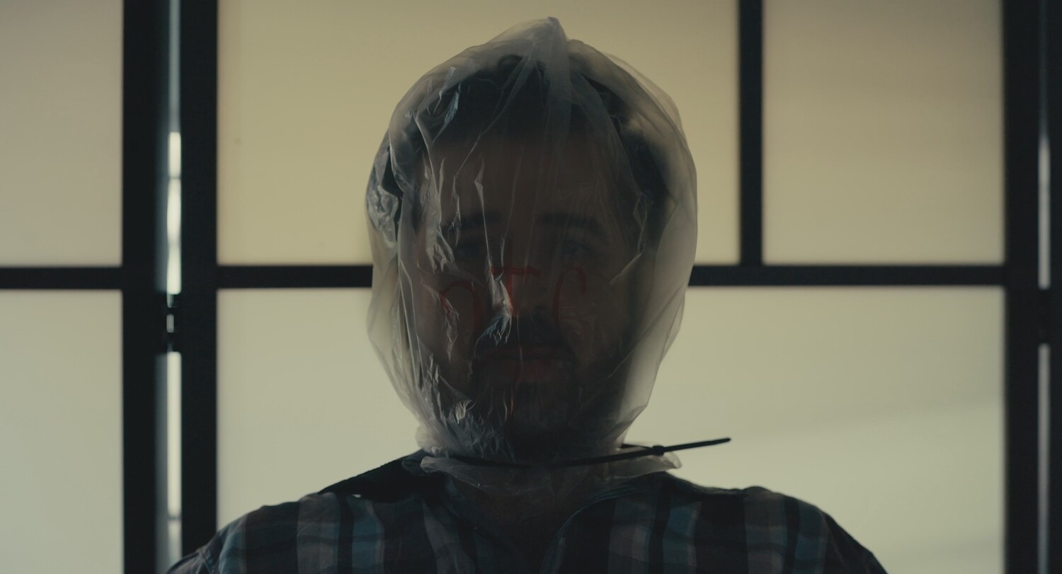„Cazul Samca”, primul fake true crime românesc, transformă hărțuirea din școli într-o anchetă cu miză socială. Regizorii filmului „Cazul Samca”: „Ar fi bine să nu transformăm suferința în spectacol”