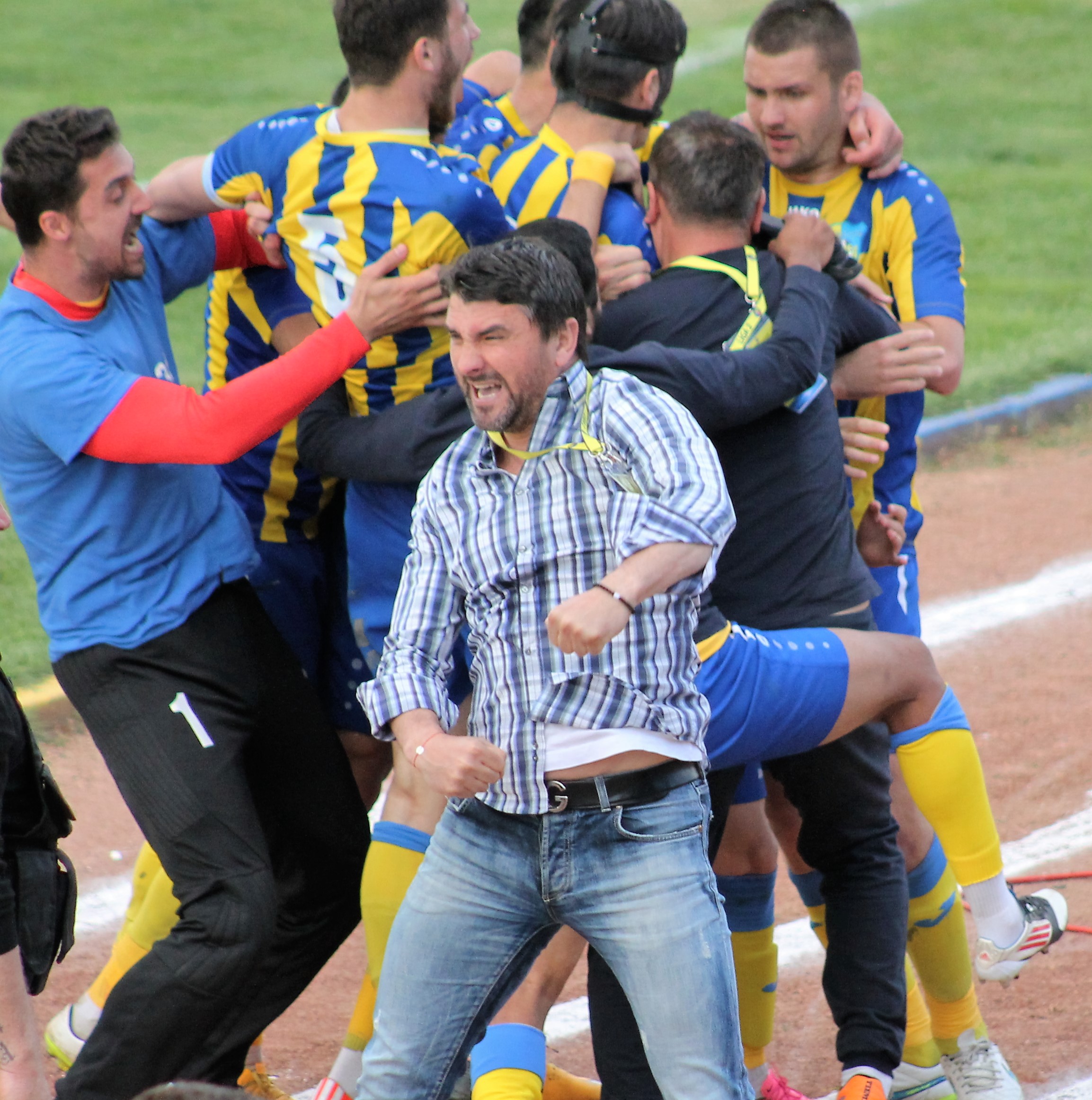 Scandal în Liga 2. Arbitrul de la Dunărea Călărași - Brăila a avut nevoie de scutieri să părăsească stadionul. ”Ne batem cu arbitrii, cu șinele de tren, cu toată lumea!” FOTO