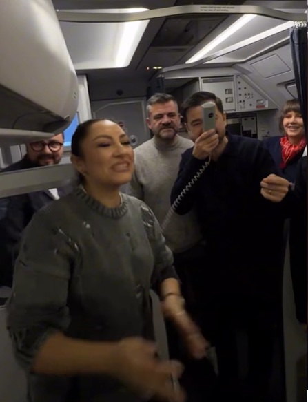 Ce a făcut Andra în avion la 10.000 de metri înălțime: „Gălăgie”! Reacțiile fanilor: „Plângere la compania aeriană”