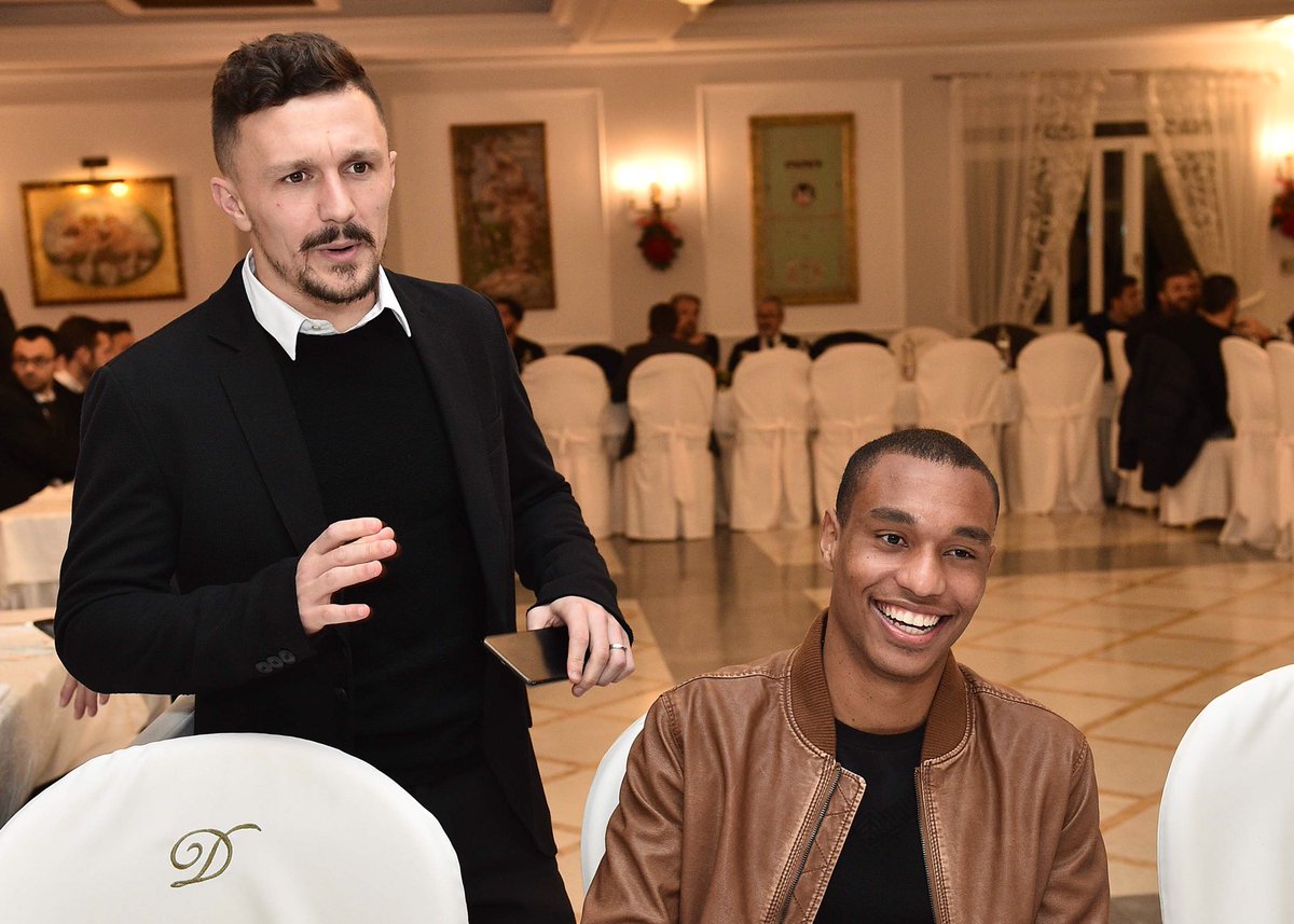 Vlad Chiricheş a fost sufletul petrecerii de Crăciun, organizată de Napoli / GALERIE FOTO&VIDEO