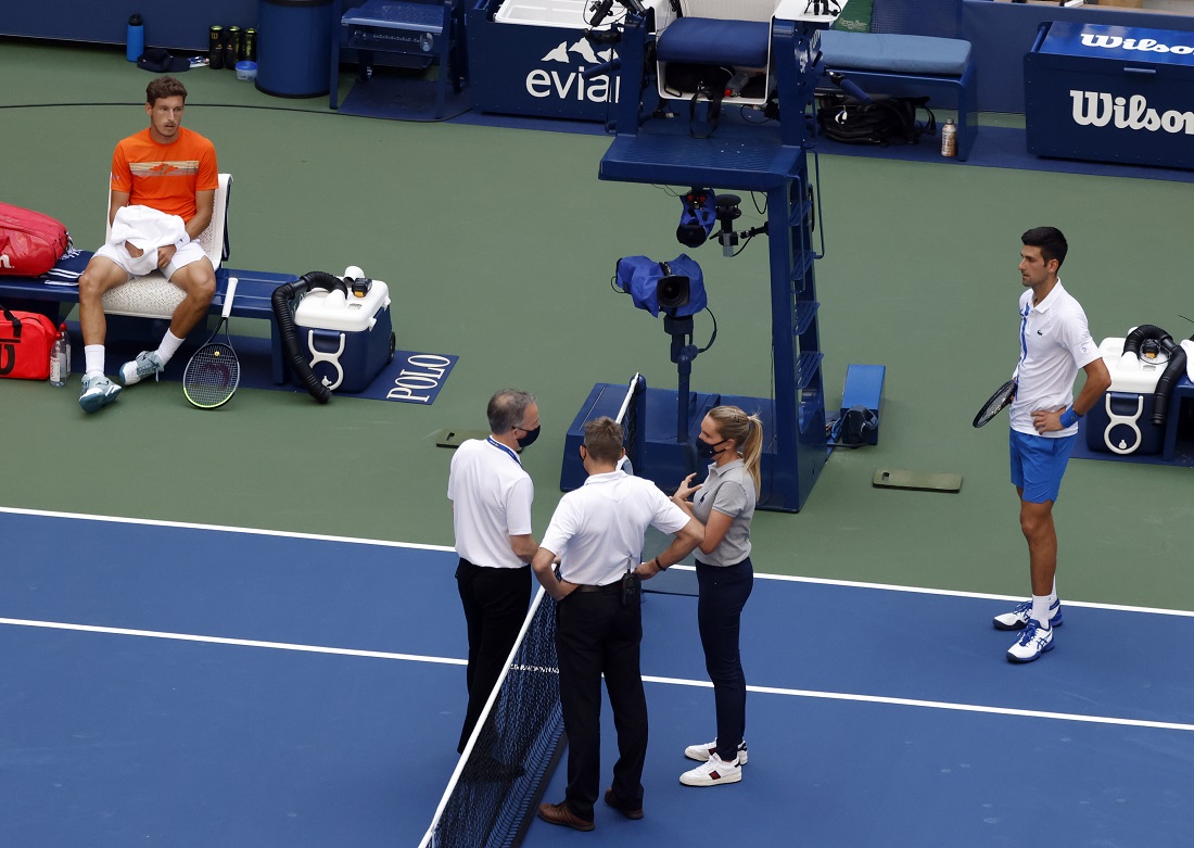 VIDEO | Novak Djokovic a fost descalificat de la US Open, după ce a lovit un arbitru cu o minge