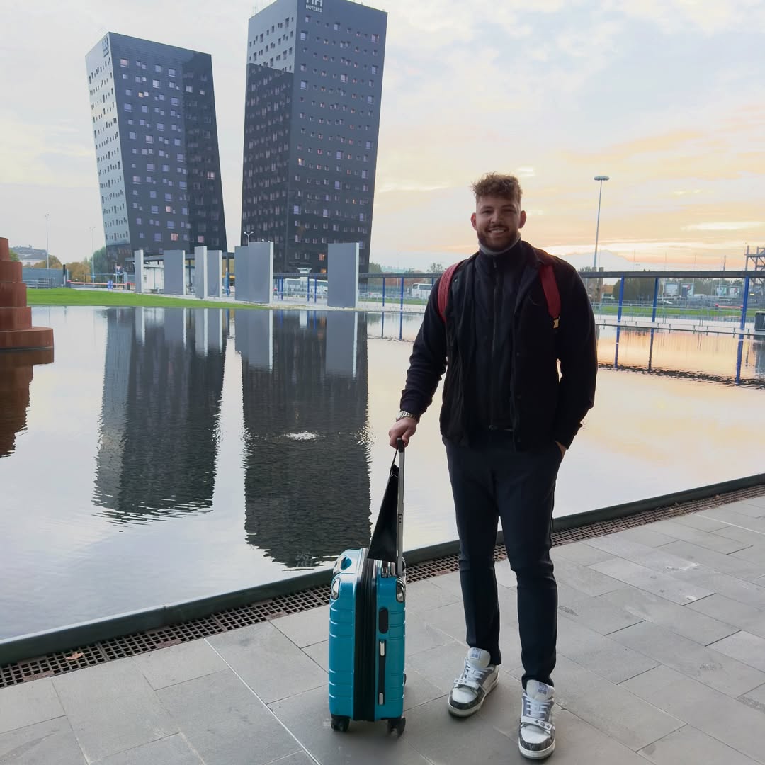 Cel mai urmărit român de pe Instagram a lăsat Marea Britanie pentru București. De ce a venit în țară „Urmașul lui Arnold Schwarzenegger”