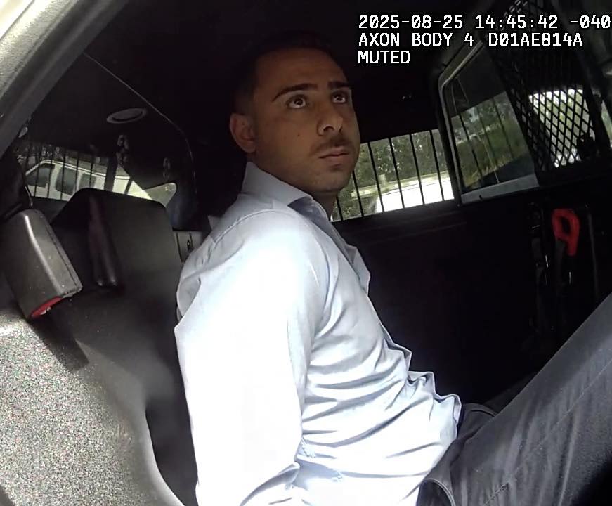 Fiul de 10 ani al unui român purta un Rolex de 40.000 de dolari și polițiștii l-au arestat imediat pe tată