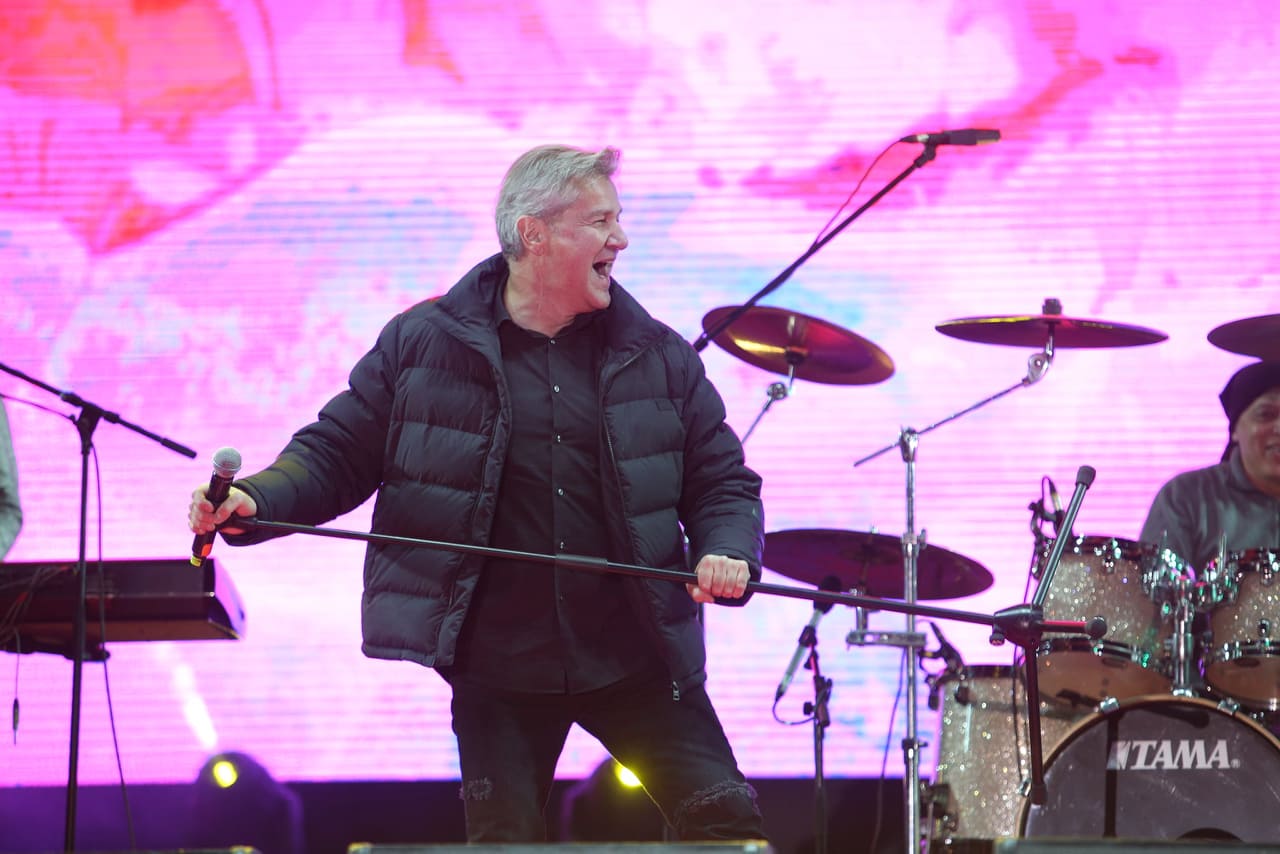 Revelion 2020 pe ritm de disco, în Piața Constituției din București. Cum s-au distrat bucureștenii la cumpăna dintre ani