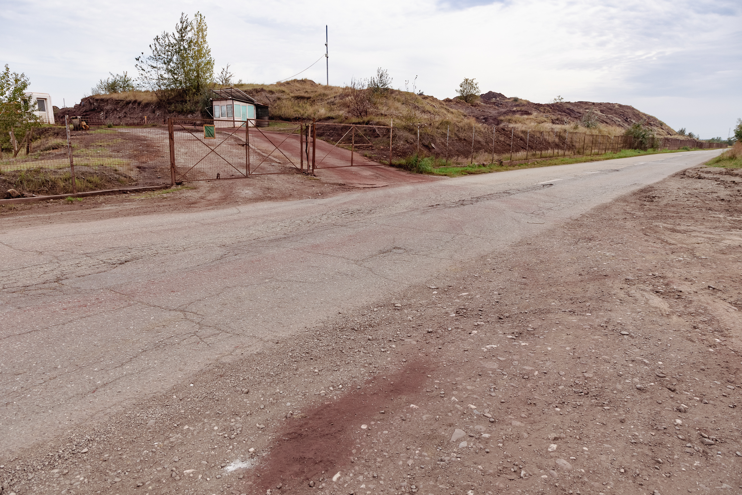 Cernobîlul de la Valea Călugărească, Prahova. Autoritățile și-au dat acordul pentru un mare depozit de gunoi lângă munții de deșeuri industriale. „Roșia Montană se mută la noi!”