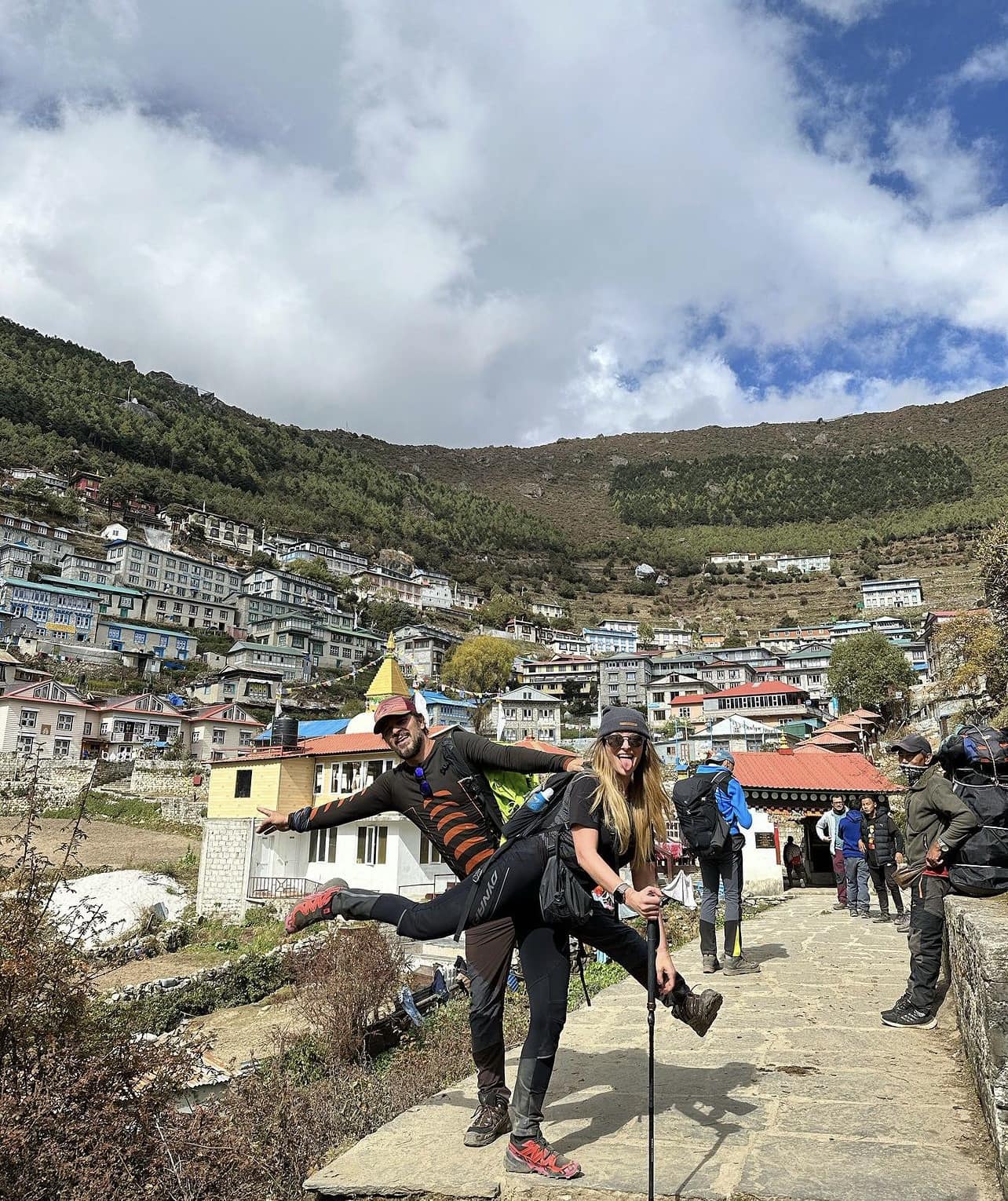 Delia Matache e vedetă în presa din Nepal. Ce au scris jurnaliștii despre cântăreață, care a pornit într-o călătorie neașteptată