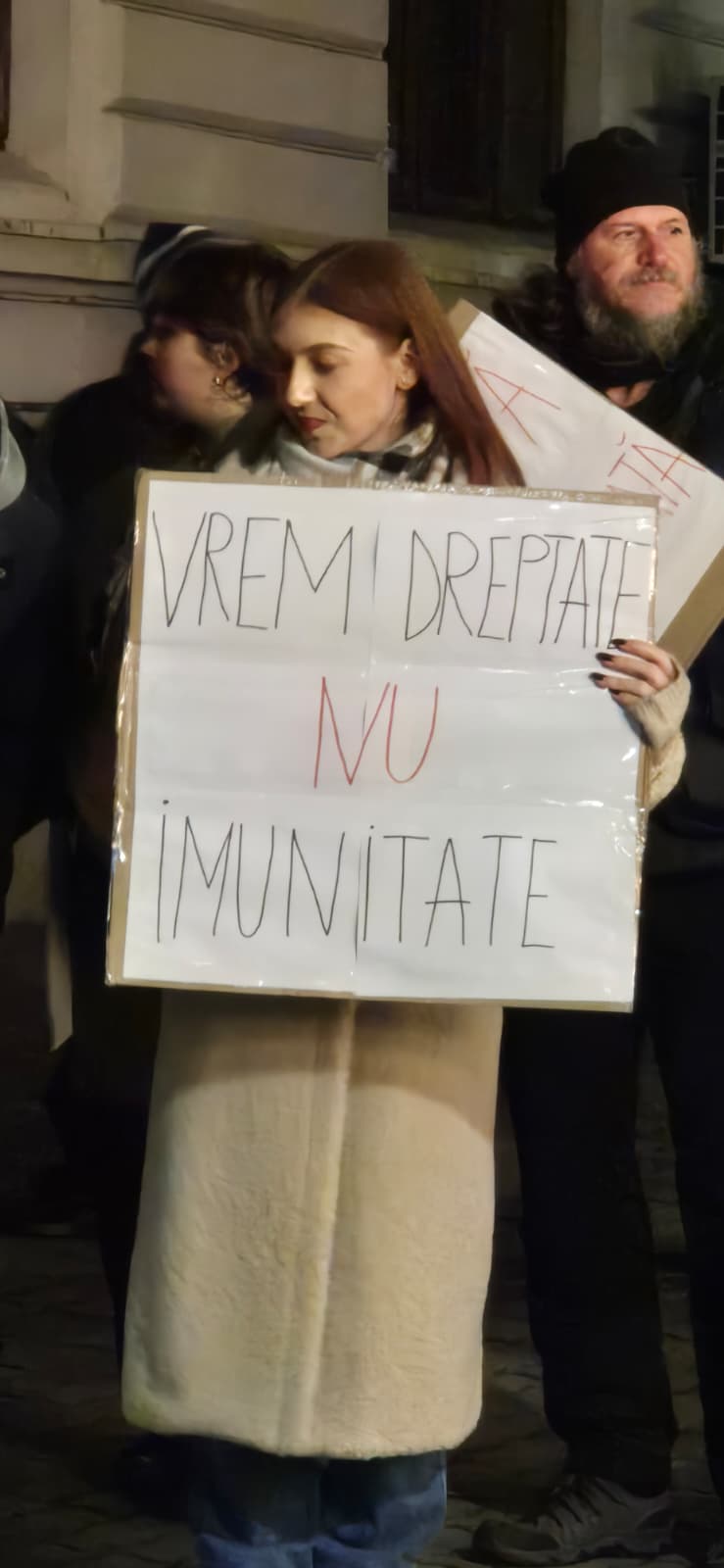 Marș pentru justiție în București: „Ați îngropat dosare / vă vrem la închisoare”/ Băsescu: MCV-ul ar putea fi reactivat
