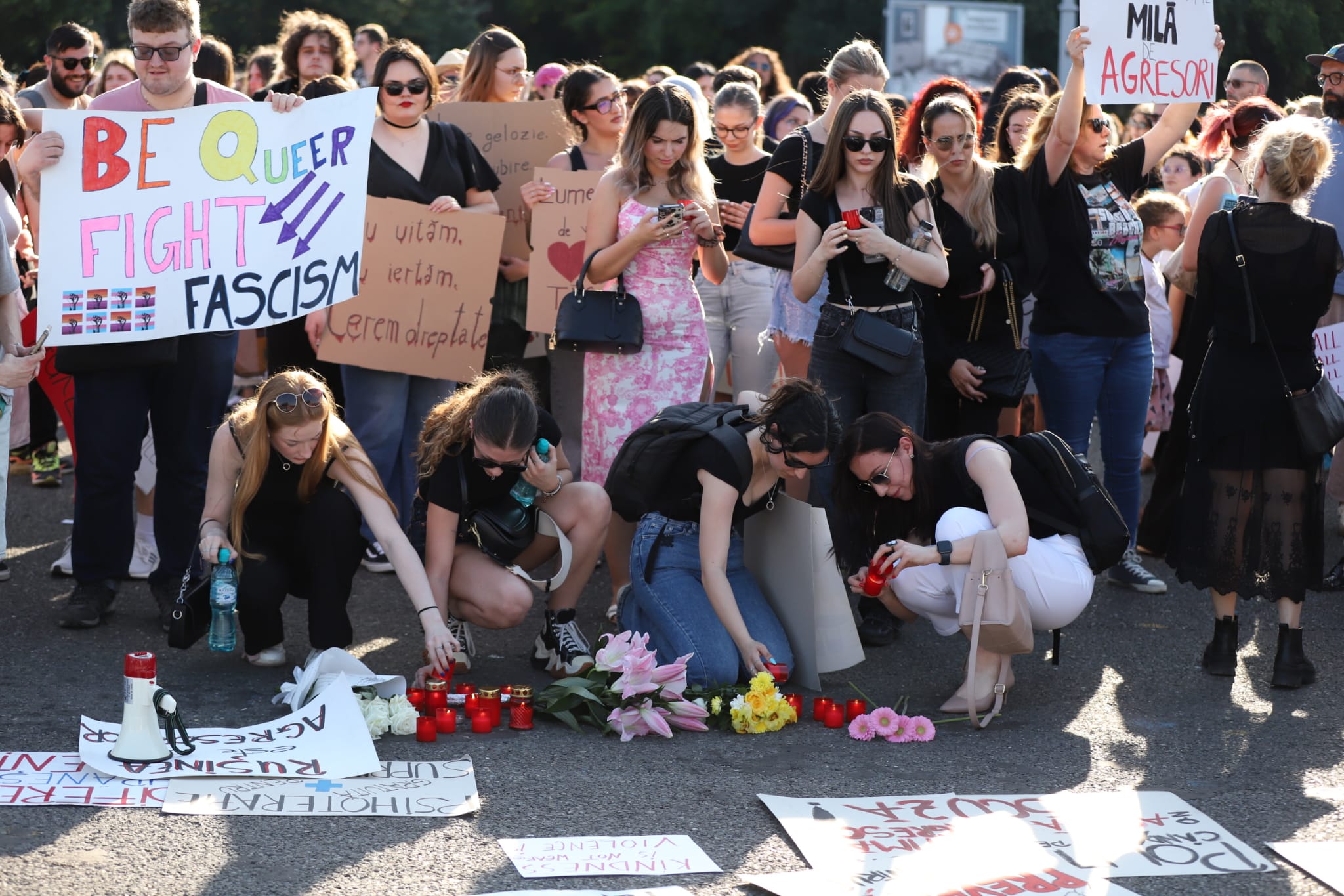 Miting de solidaritate cu femeile victime ale abuzului, în faţa Guvernului, după uciderea Teodorei Marcu. Peste 3.000 de persoane la protest