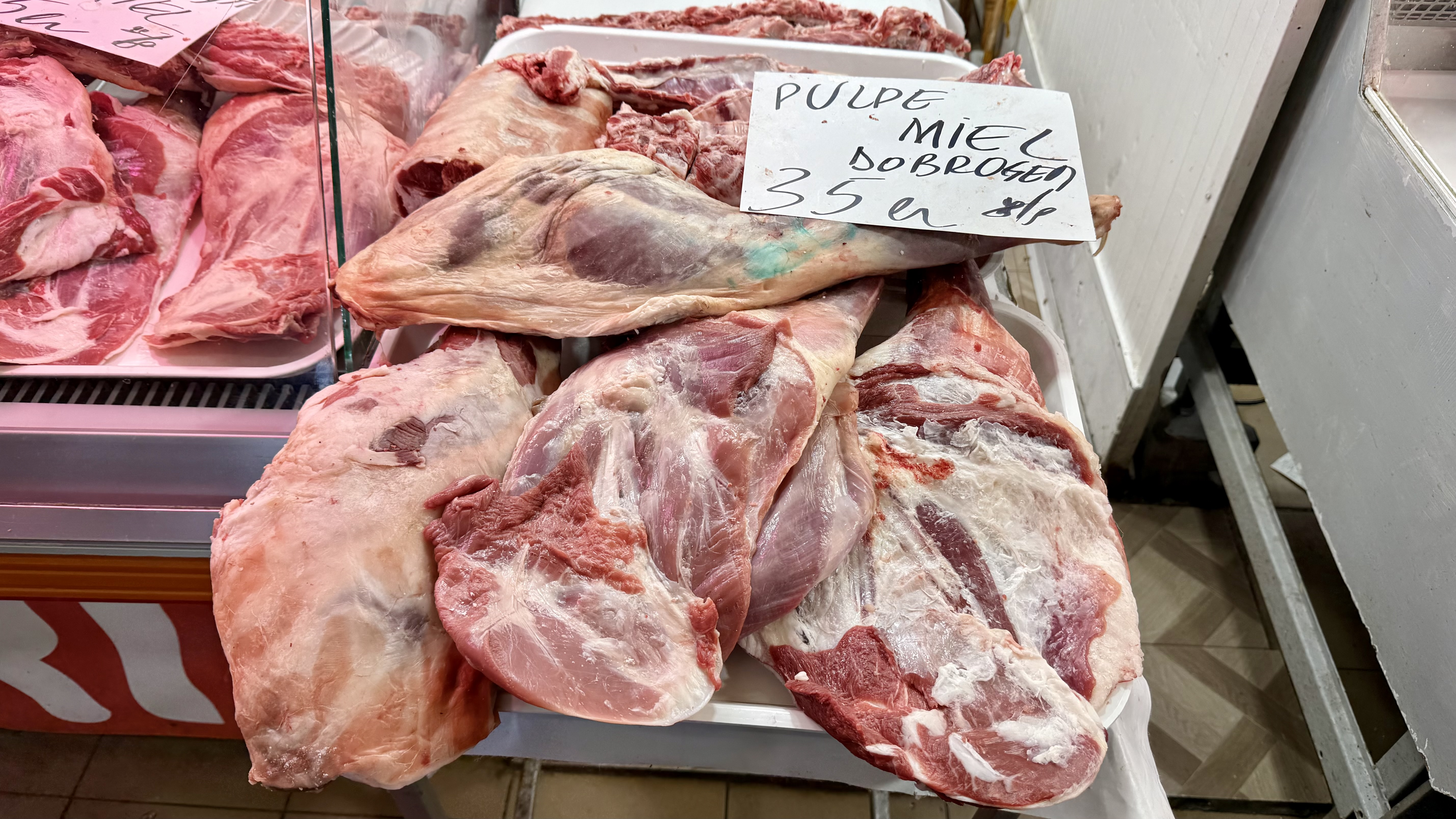 Preț miei Paște 2026. Cât costă kilogramul de carne de miel la București? „Am luat jumătate și am terminat bâlciul!”