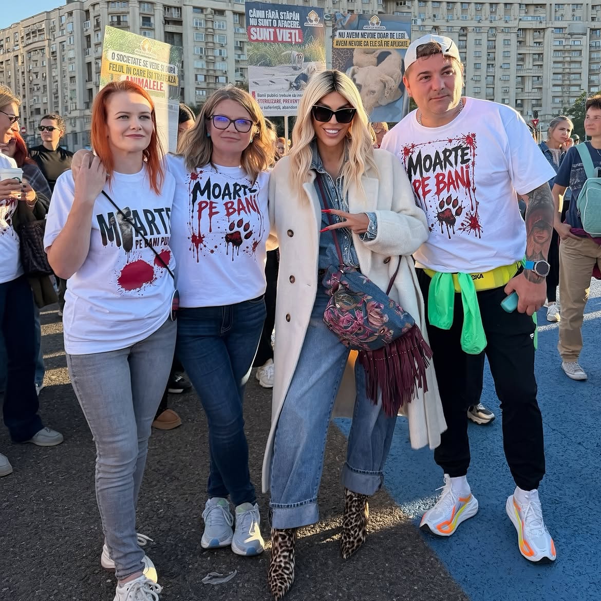 Raluca Bădulescu, prezentă la protestul pentru drepturile animalelor