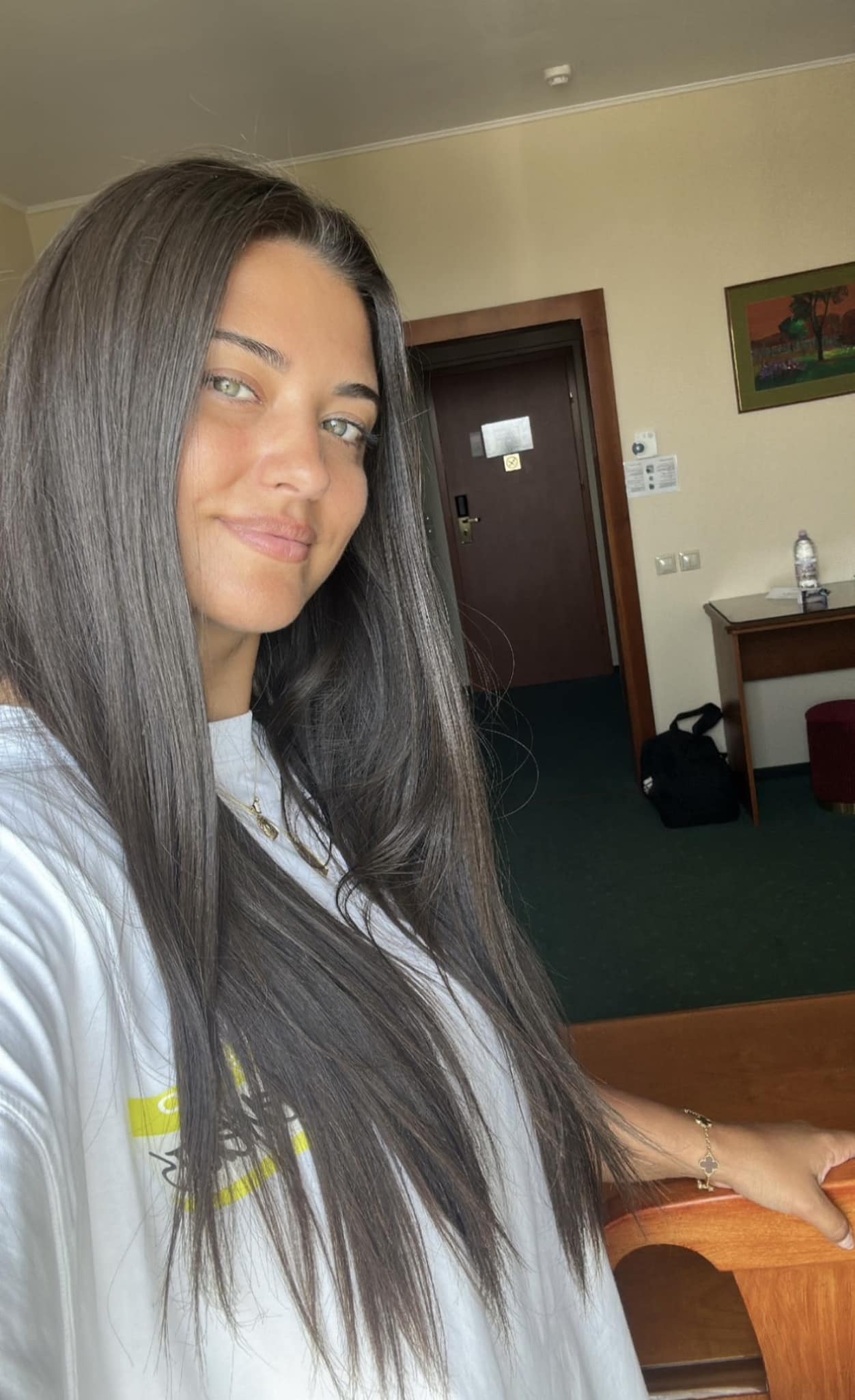 Instagram vs realitate. Cum arată vedetele din România fără machiaj și fără filtre