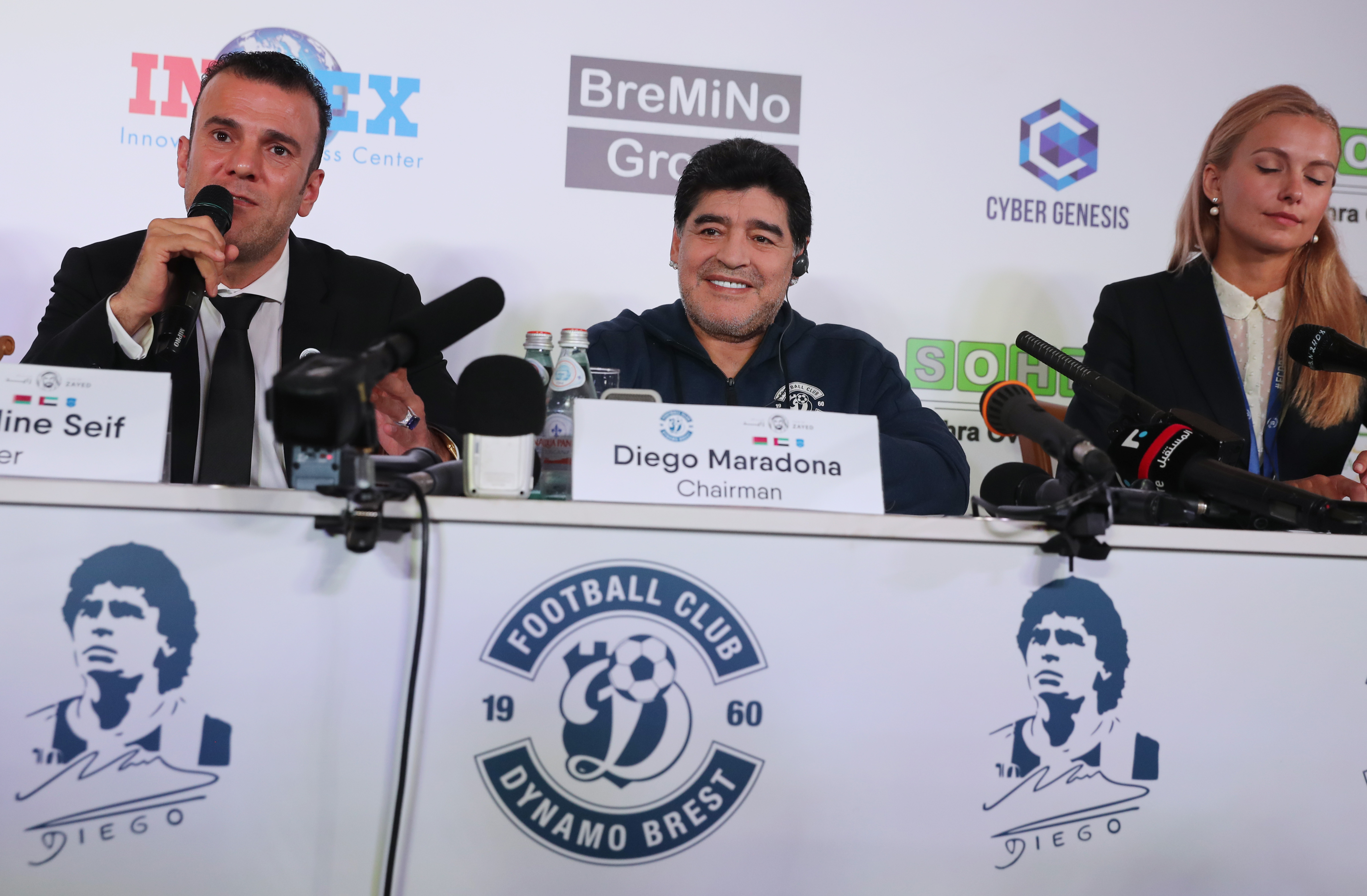 Maradona a ajuns la Brest. Fostul mare fotbalist argentinian a preluat preşedinţia clubului bielorus / GALERIE FOTO