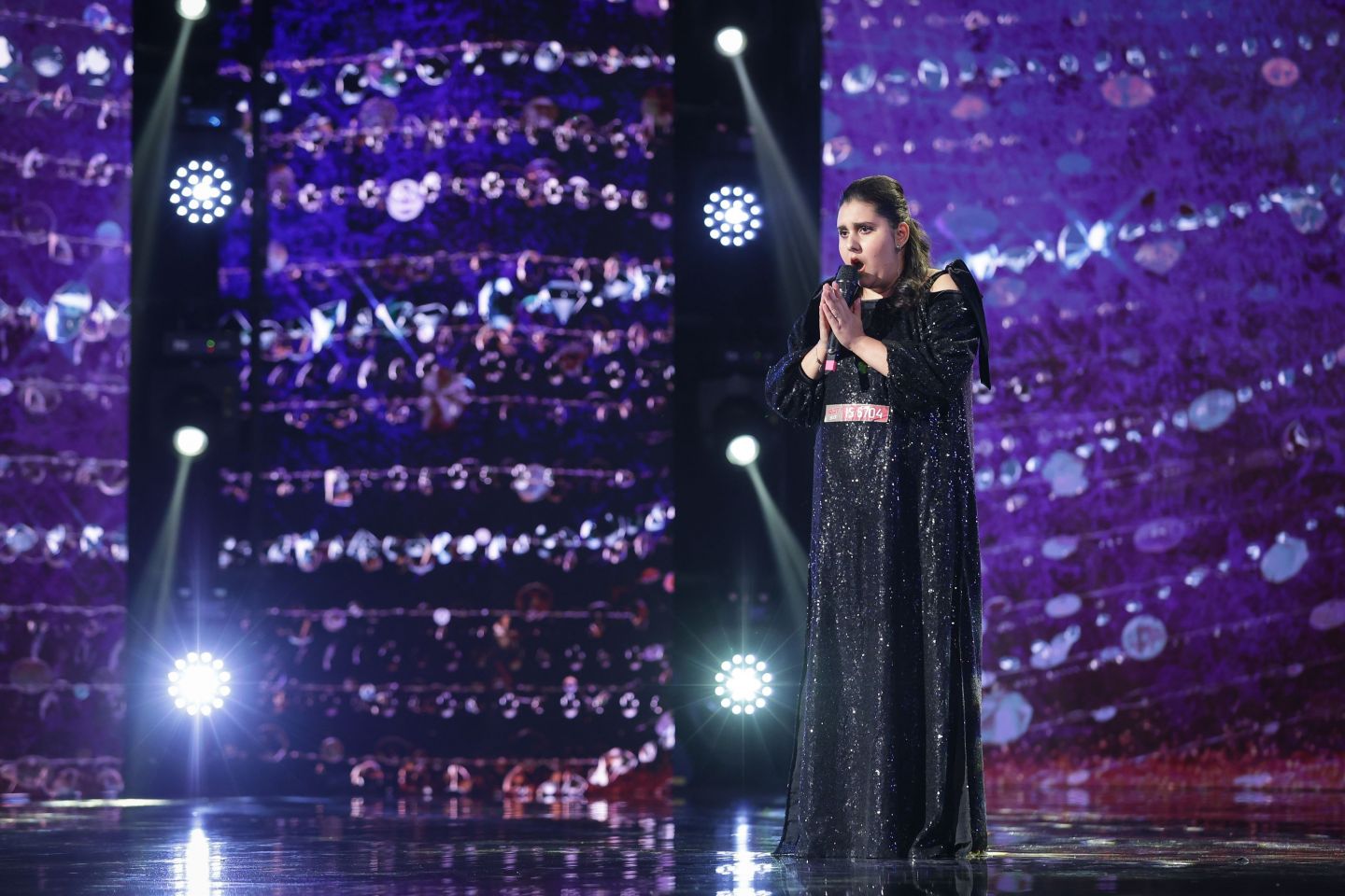 Cine este Katrinel Prisăcaru de la Românii au Talent 2023. Povestea emoționantă de viață a tinerei de 23 de ani
