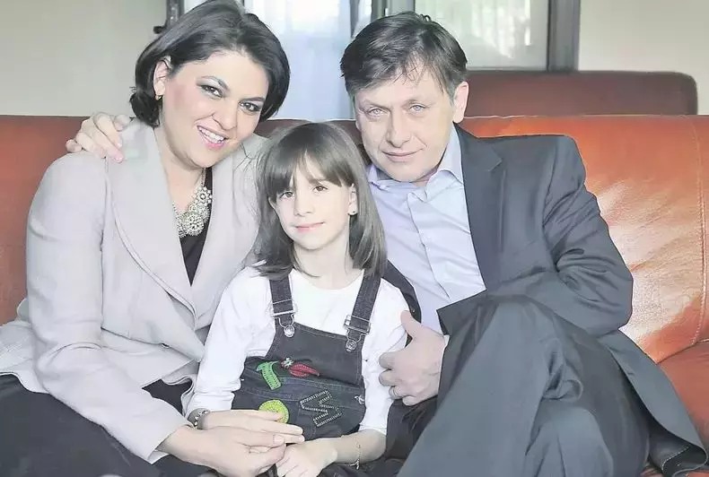 Cum arată soția lui Crin Antonescu și cu ce se ocupă. Adina Vălean a spus la TV ce soțul ei nu voia să se afle: „Este ca un foc de paie”