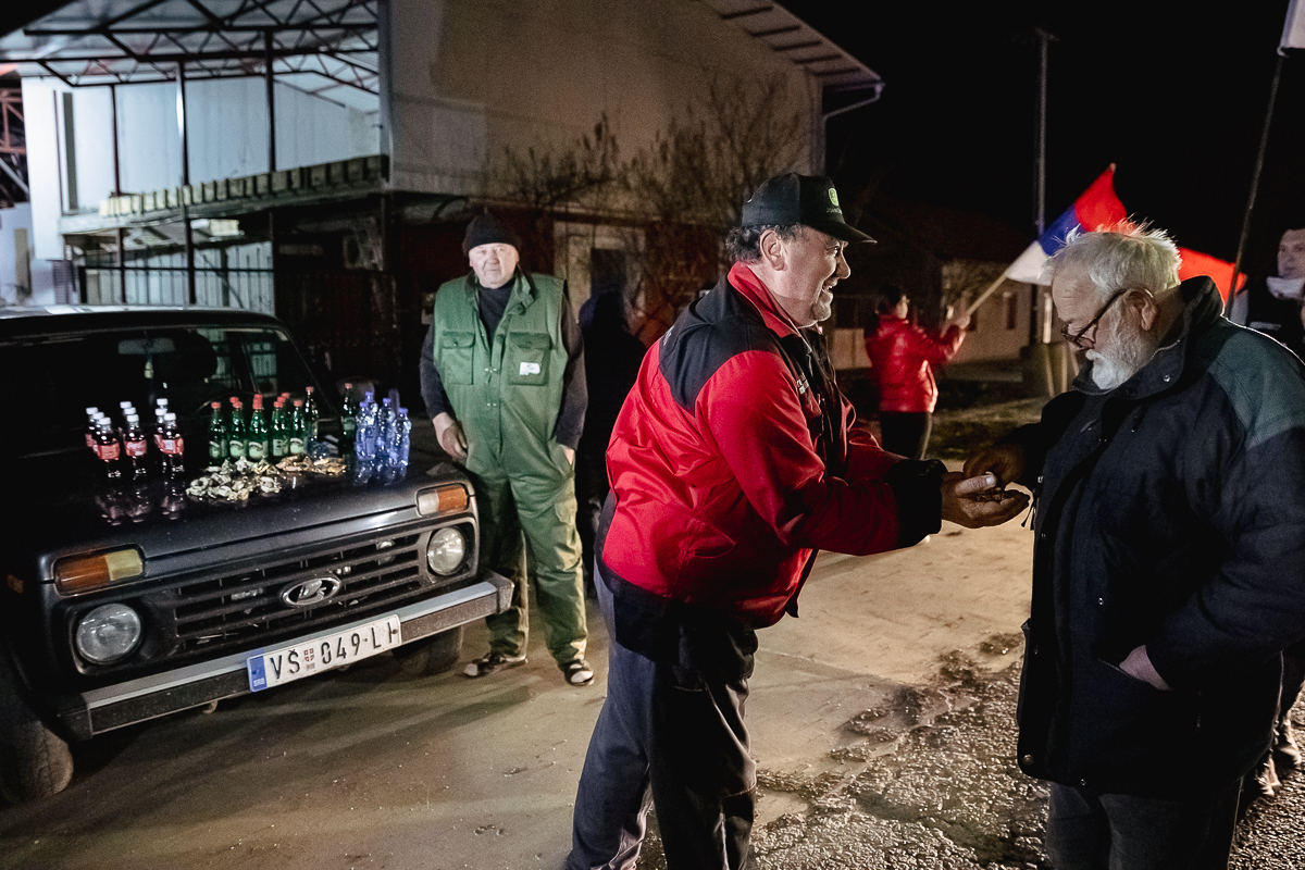 Cum protestează studenții sârbi prin marș și de ce strigă numele Laurei Kovesi