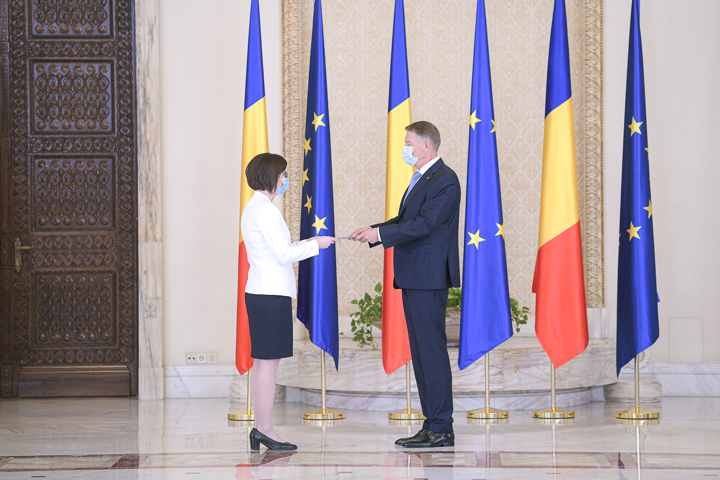 Ioana Mihăilă a depus jurământul de învestitură ca ministru al sănătății. Iohannis, „bucuros că în coaliție s-a găsit un modus vivendi”