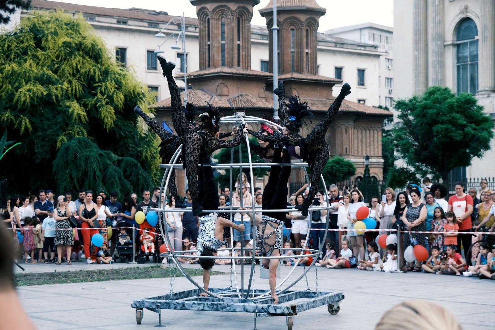 Recomandare de weekend: Festivalul de Teatru de Stradă din București. Râul Dâmbovița, scenă pentru „două spectacole nocturne pe apă”
