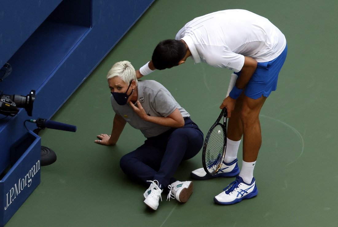 VIDEO | Novak Djokovic a fost descalificat de la US Open, după ce a lovit un arbitru cu o minge