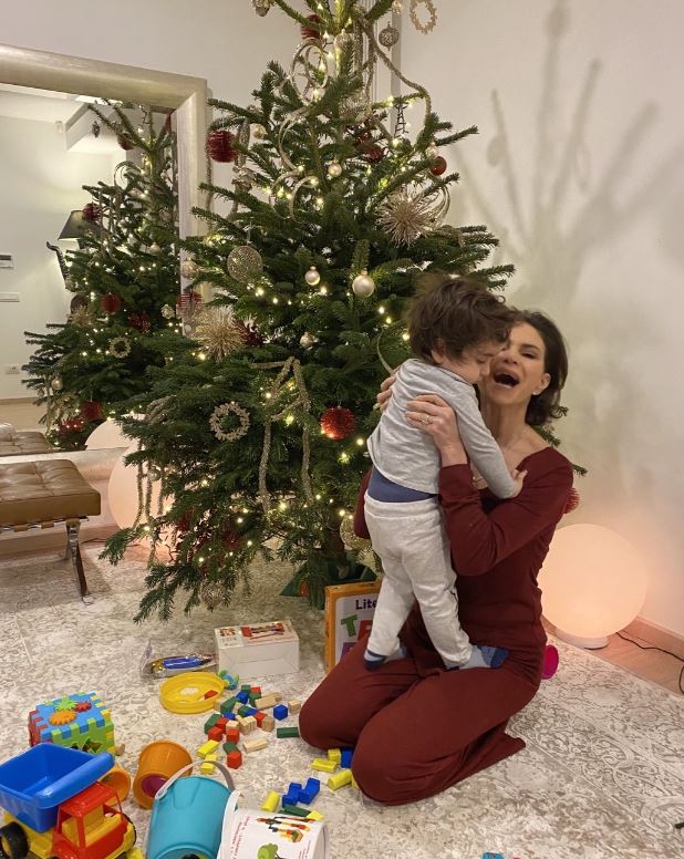 Ramona Bădescu, pusă în dificultate de fiul ei: „Încerc să îl lămuresc, dar nu ca pe vremea mea, când tata îmi dădea câte o pălmiță la fund”