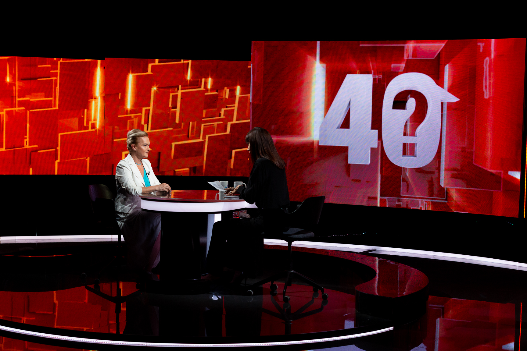 Denise Rifai a izbucnit în lacrimi în fața Monei Nicolici. Mărturisirile făcute de fosta prezentatoare TV: „Nu este ceva ce poate să treacă”