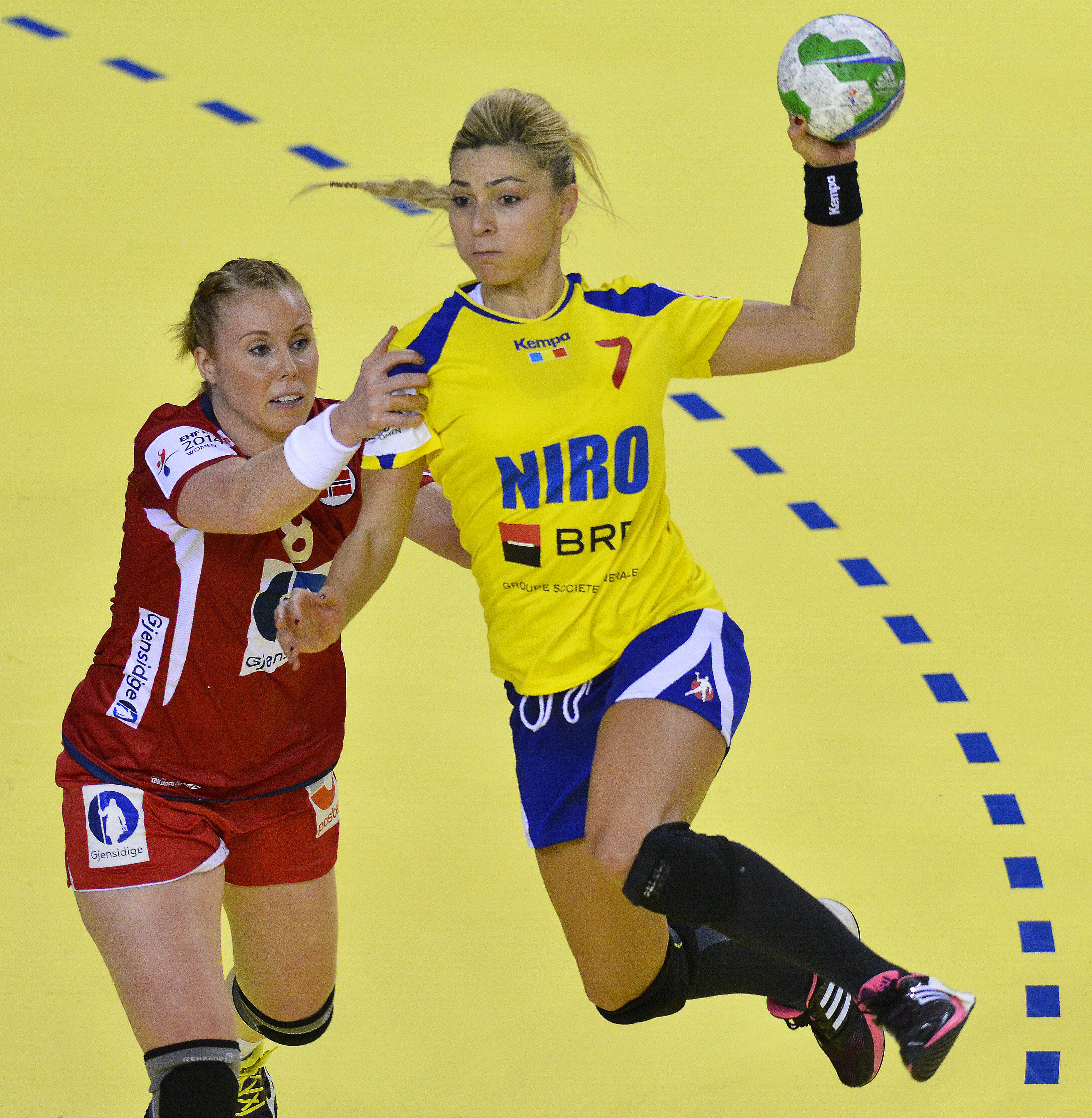 De ce lipsește de la lot bomba-sexy din naţionala de handbal. ^Este însărcinată? ”N-am fost la ginecolog cu ea!” / FOTO
