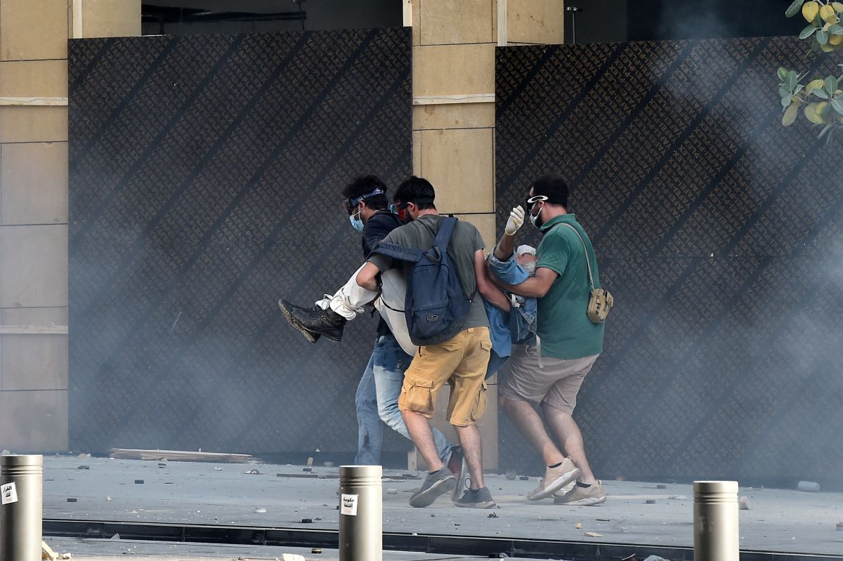 Proteste violente în Beirut | Manifestanții au ocupat mai multe ministere. Peste 200 de persoane au fost rănite, iar un polițist a fost ucis