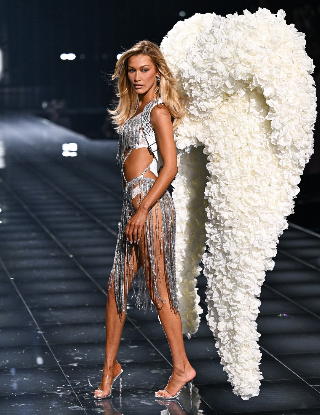 Vedetele care au defilat la Victoria’s Secret Fashion Show 2025. Gigi și Bella Hadid au făcut furori, însă fotomodelul clanului Jenner a lipsit