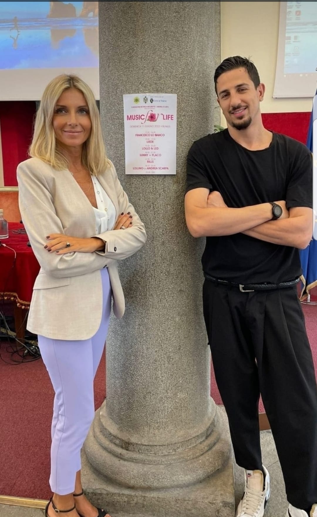 Un bancher italian și-a chemat 200 de prieteni ca să-i anunțe că se însoară, însă când a luat microfonul, a spus că aleasa l-a înșelat cu un avocat: „Ești liberă să pleci cu el în Mykonos”