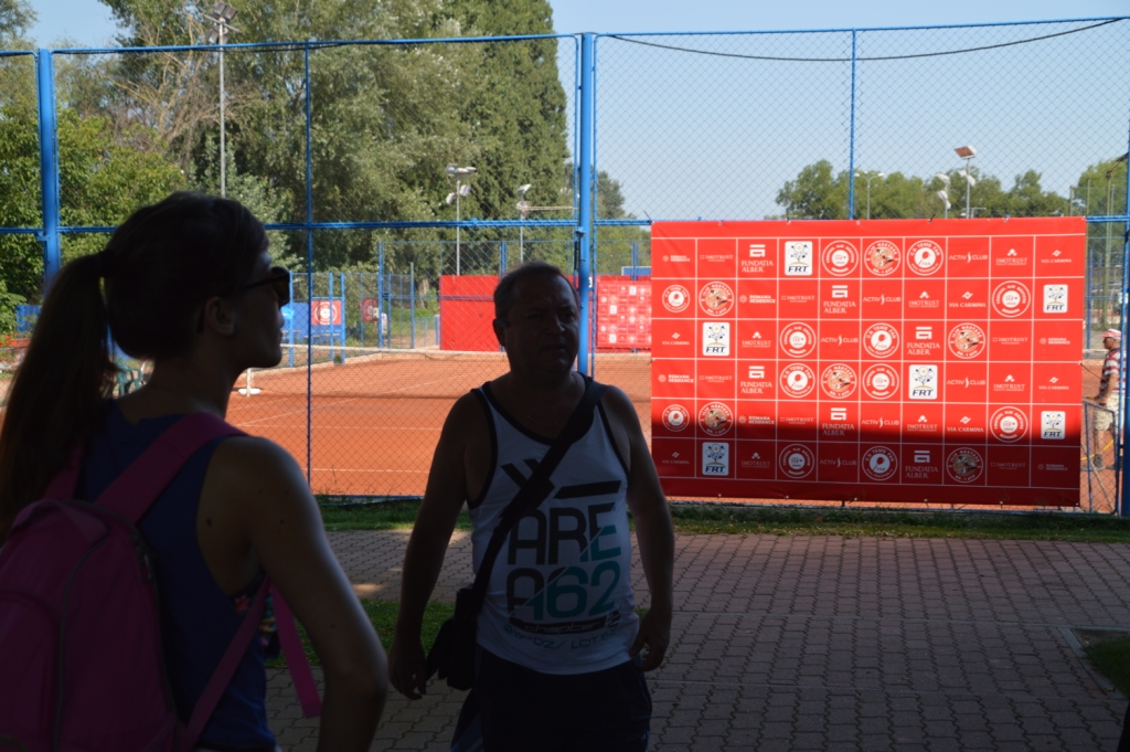 Ioana Loredana Roșca și-a adus buldogul francez la Arad. Fata a câștigat Roland Garros-ul la junioare / GALERIE FOTO