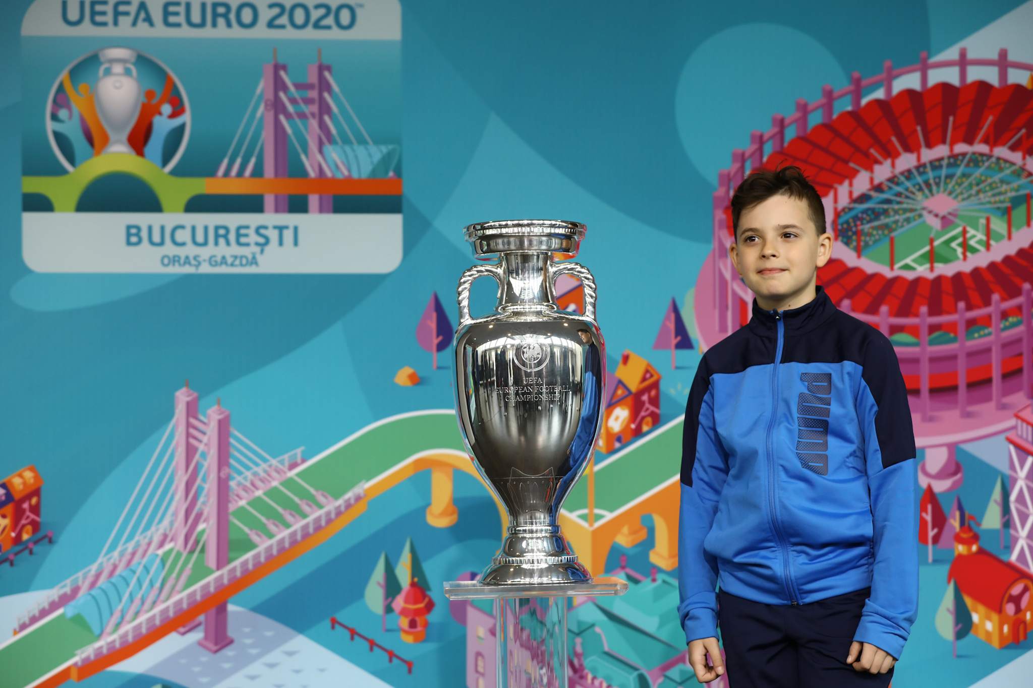 Trofeul CE 2020, la București. Cupa ”Henri Delaunay” a fost la Arena Națională. Sâmbătă, la Mega Mall | GALERIE FOTO&VIDEO