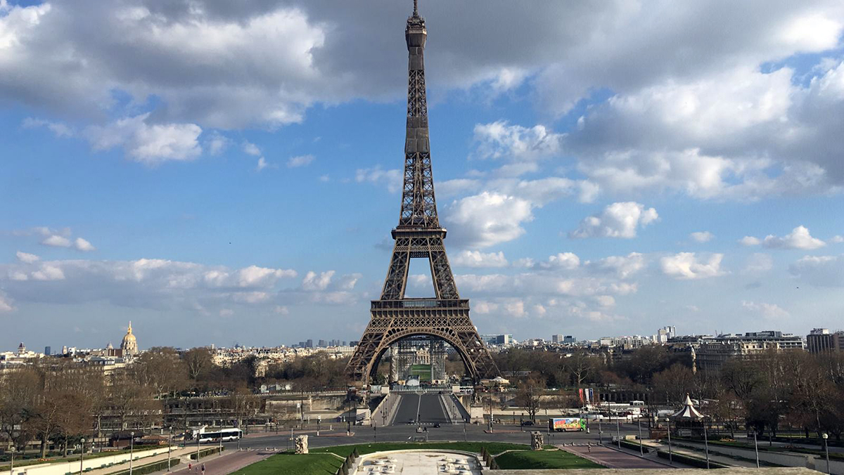 Experiența stranie trăită de un român stabilit de 30 de ani la Paris. ”Metropola e pustie și plutește în aer un sentiment de incertitudine”