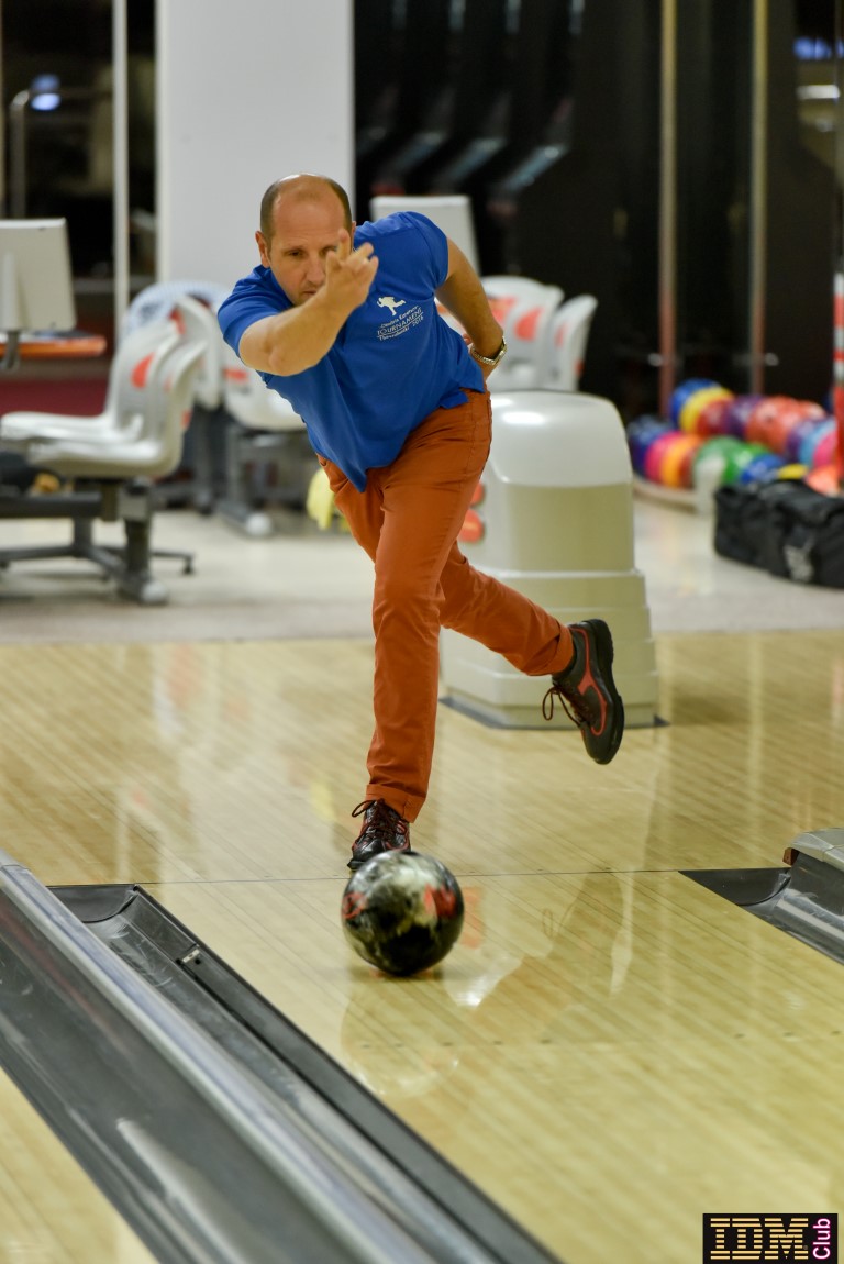 Lucian Paraschiv, jucător român de bowling: ”Investiția inițială este de 500 de euro” / INTERVIU