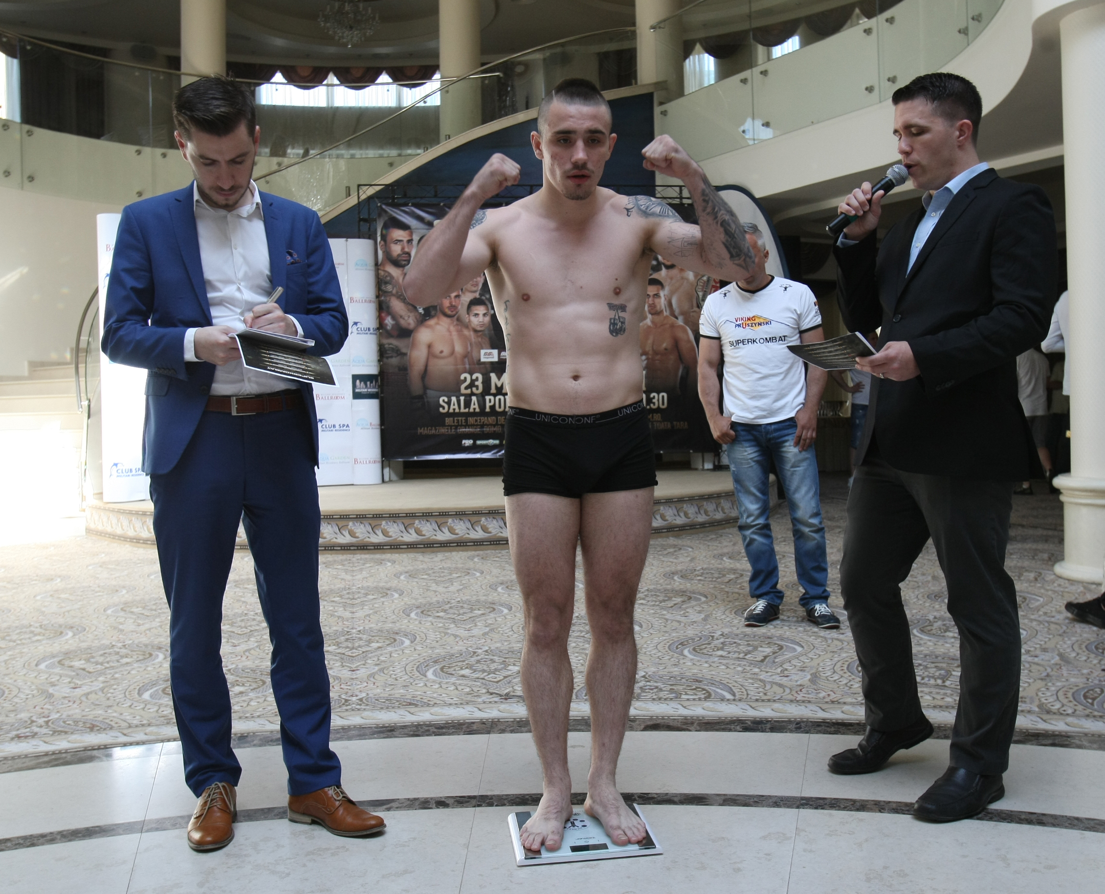 Luptătorii de la Superkombat București au trecut cu bine de proba cântarului oficial / GALERIE FOTO