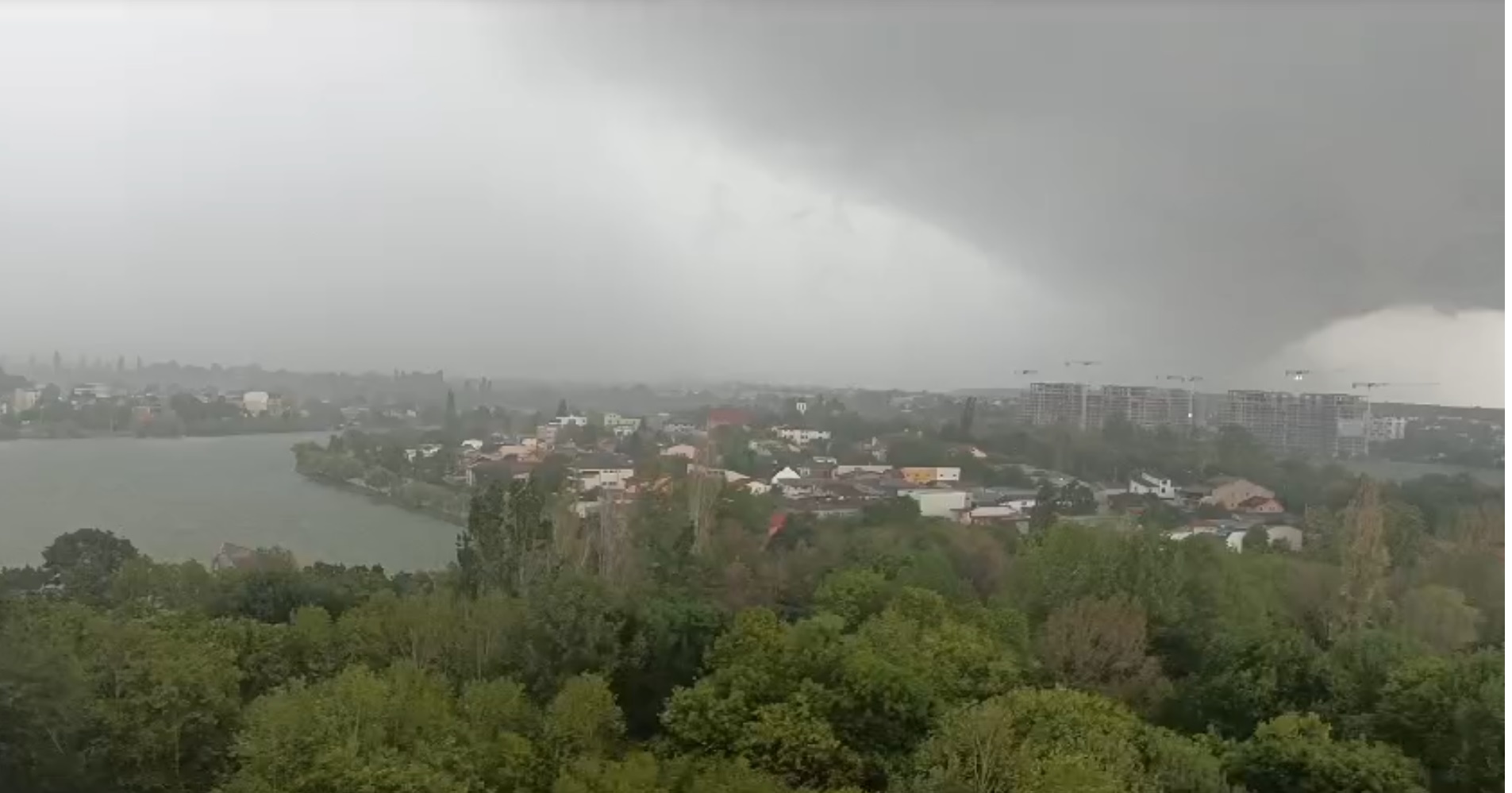 Cod portocaliu de furtuni în Bucureşti și Ilfov. A fost emis mesaj Ro-Alert. „Evitați deplasările”. Până când e valabilă avertizarea