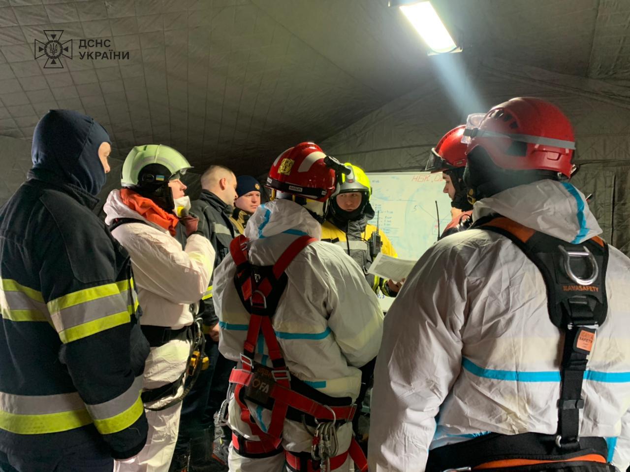 Imagini cu muncitorii care repară scutul de protecție de la Cernobîl. „Situația este sub control” | VIDEO
