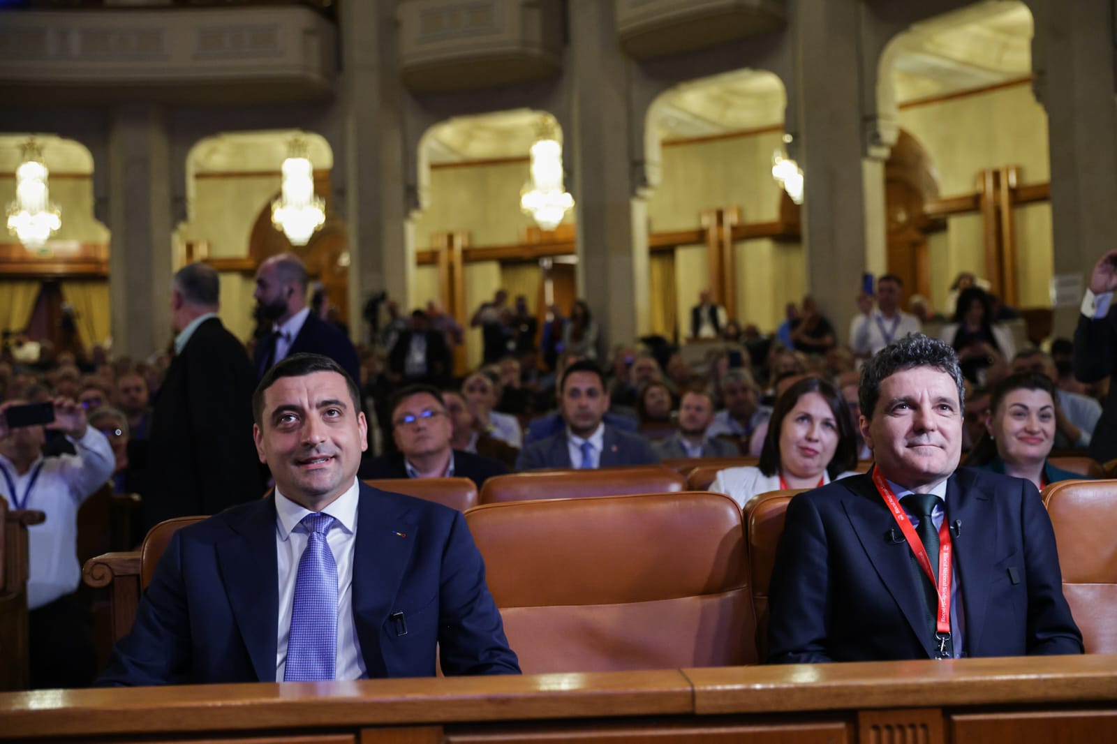 Nicușor Dan vs George Simion. Ce au spus la prima confruntare înaintea turului 2 al alegerilor prezidențiale, la Congresul BNS