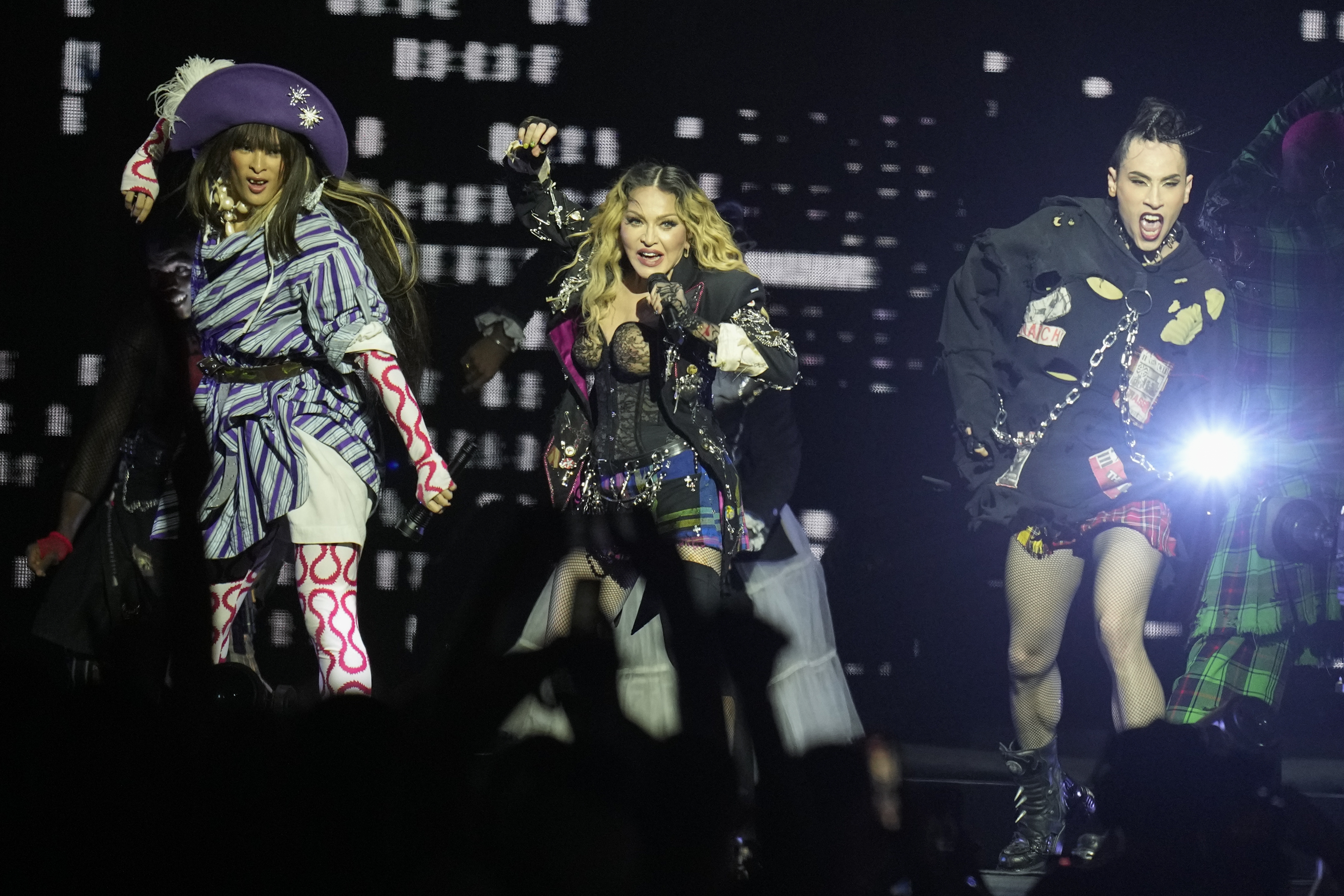 „CopacaDonna”. Madonna, concert cu 1,6 milioane de spectatori, pe plaja de la Rio de Janeiro | VIDEO