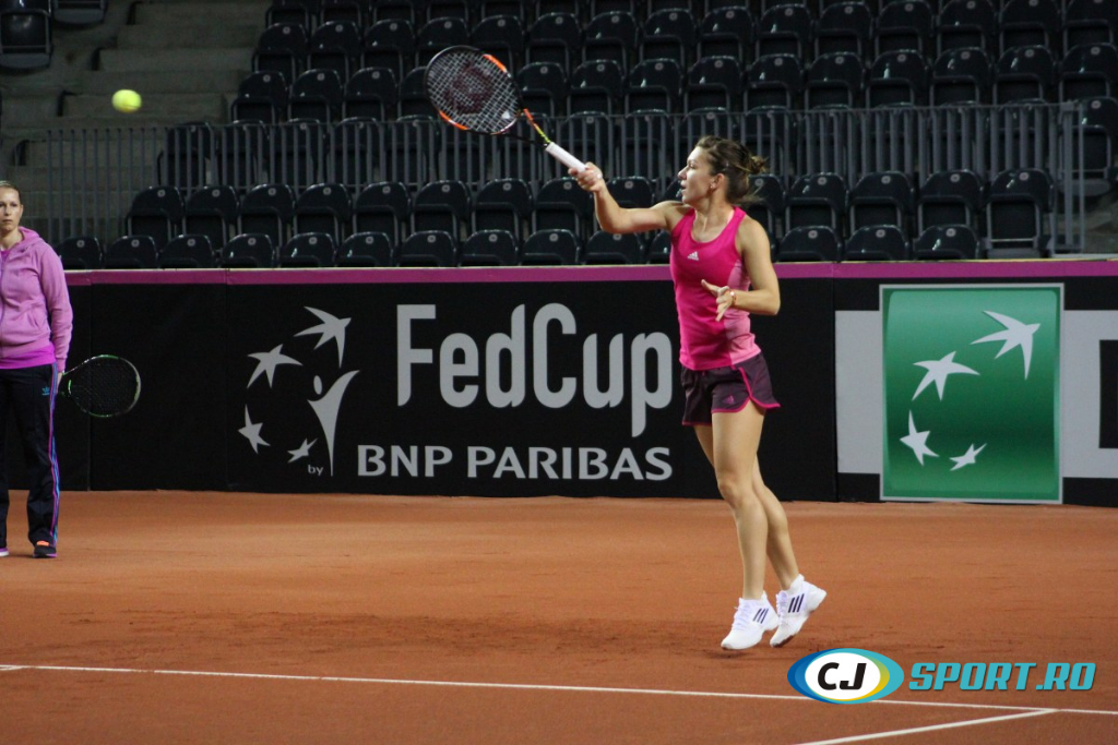 Fed Cup. Simona Halep a intrat în sală. Imagini de la primul antrenament al liderului României